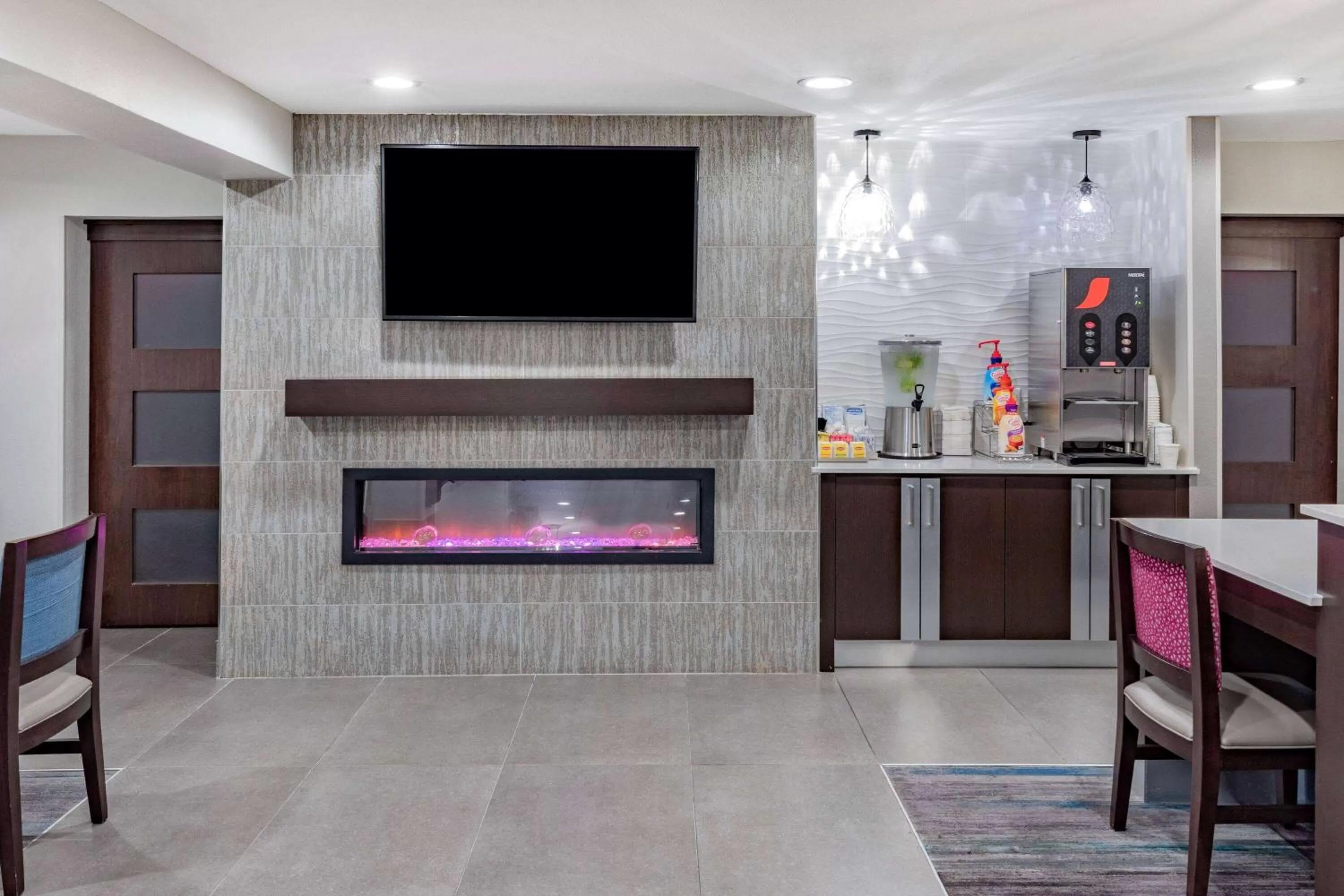 Lobby or reception in La Quinta by Wyndham Houston Southwest