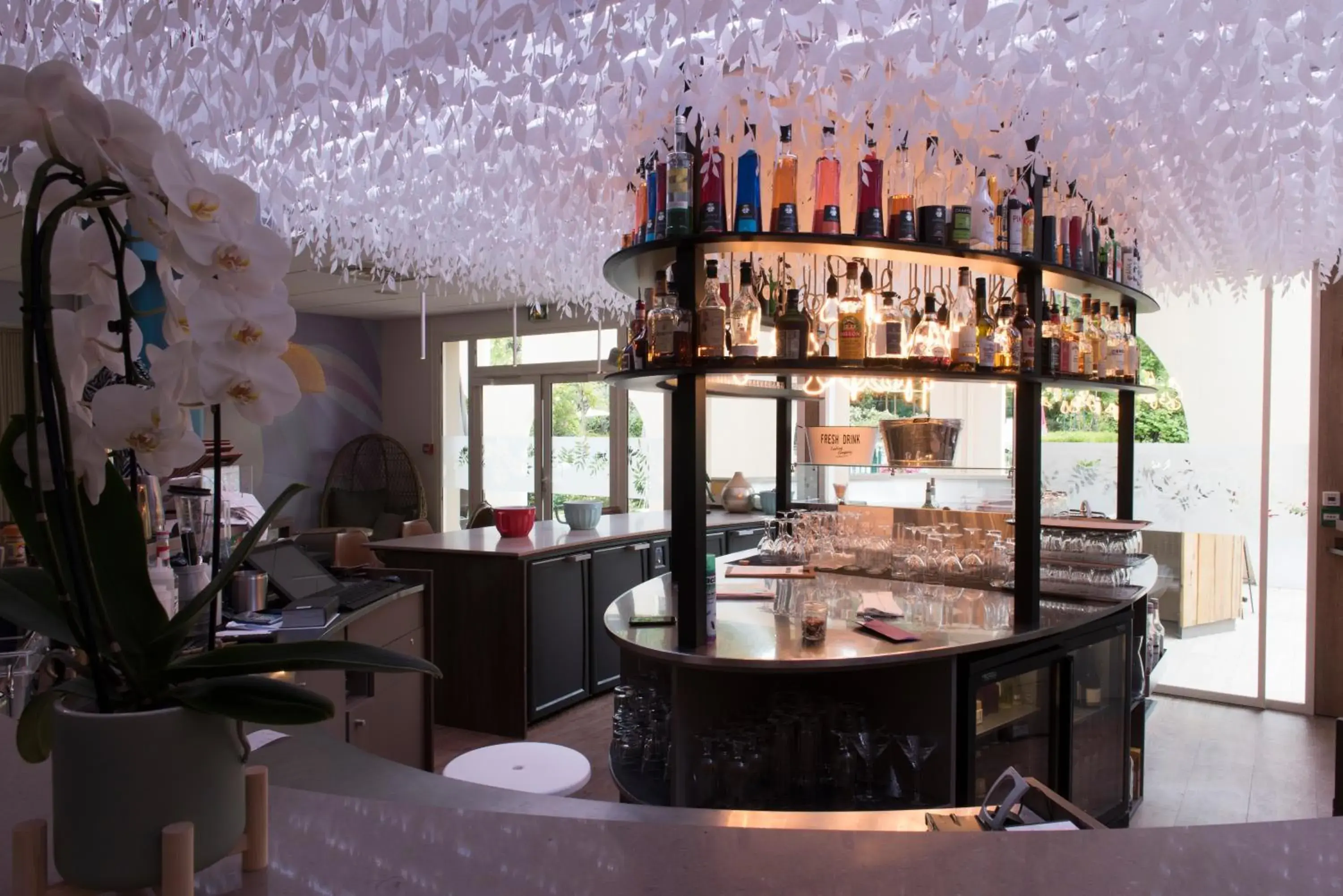 Lounge or bar, Lounge/Bar in Mercure Antibes Sophia Antipolis
