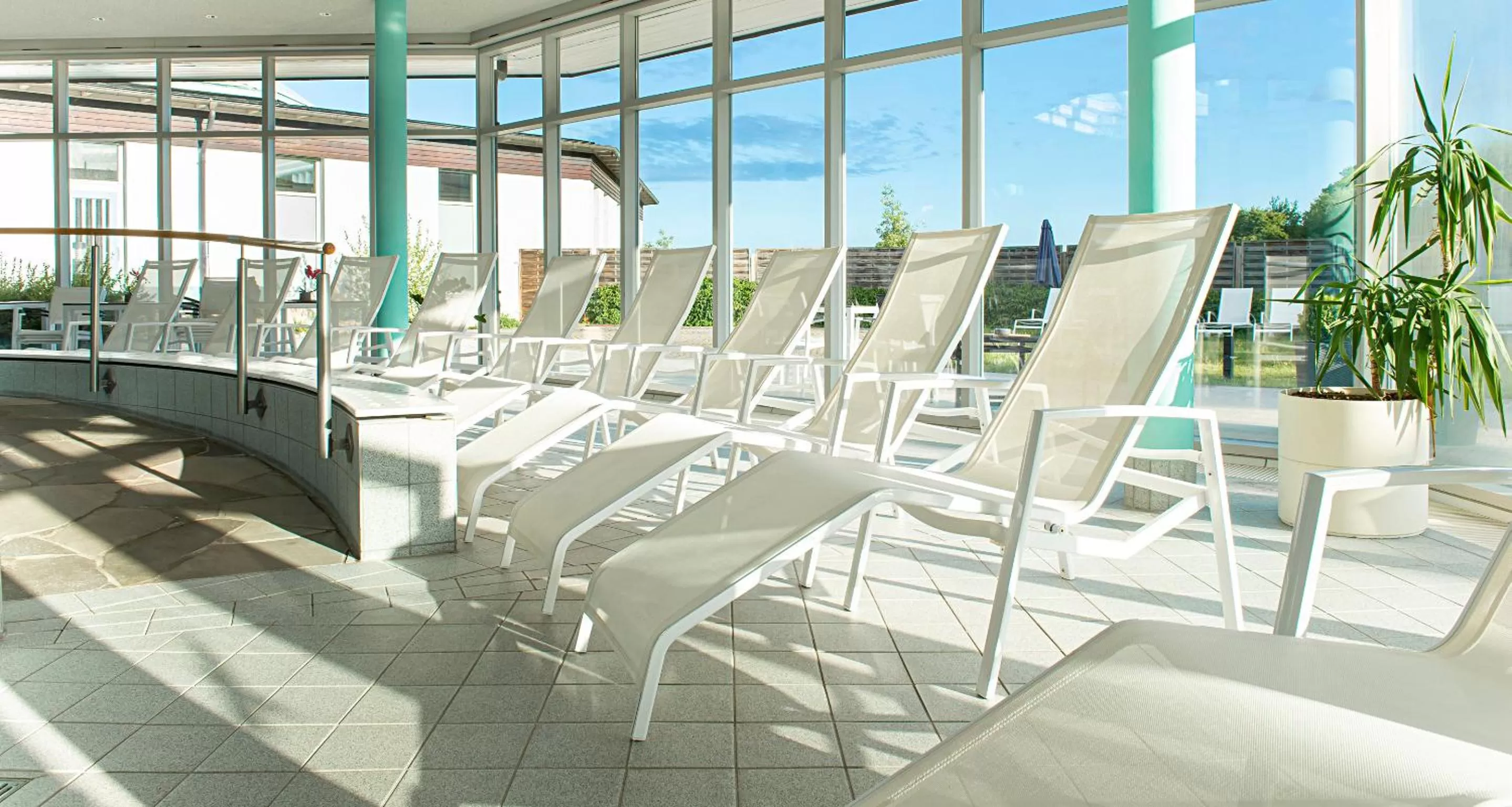 Swimming pool in Victor's Residenz-Hotel Teistungenburg