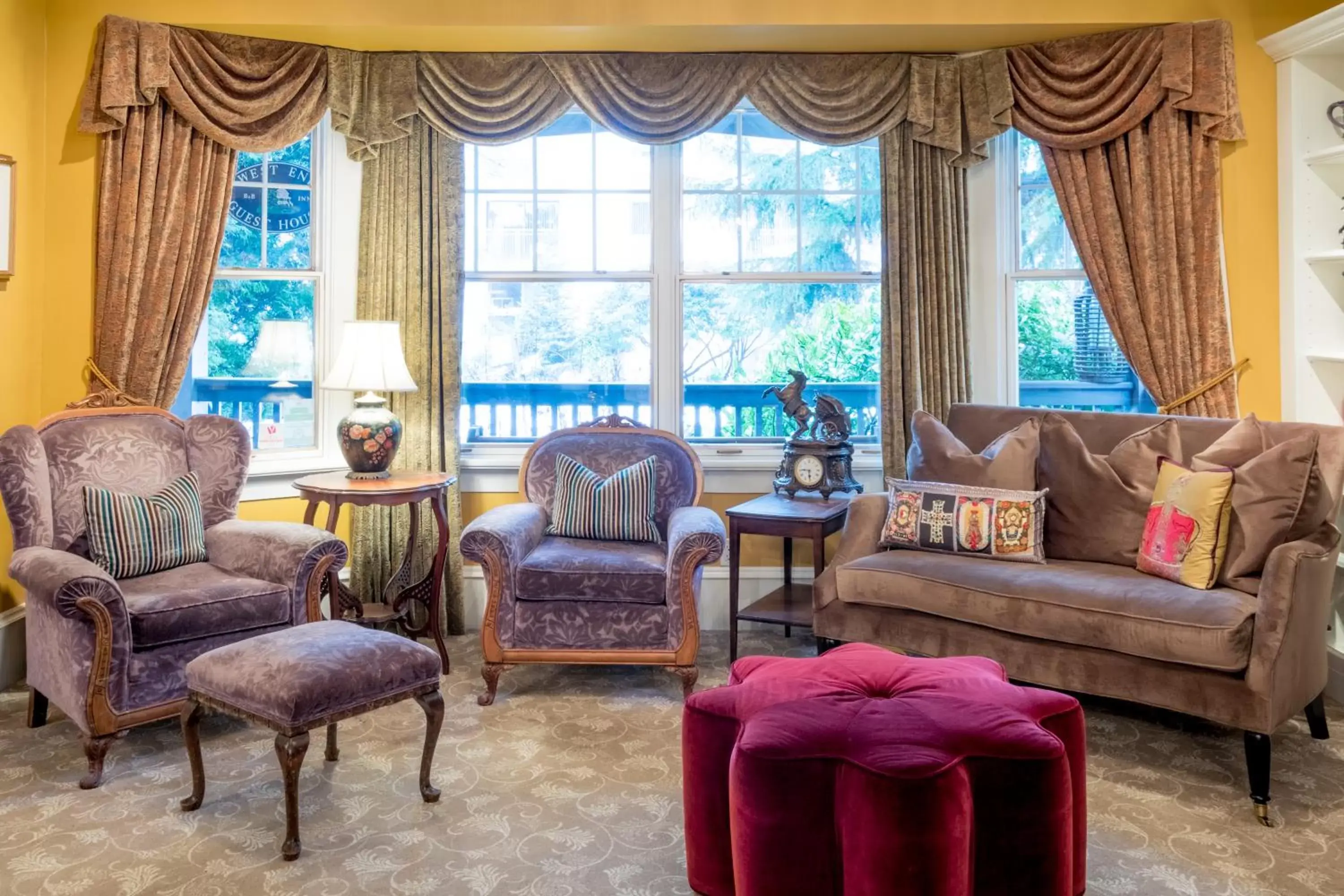 Living room, Seating Area in West End Guest House