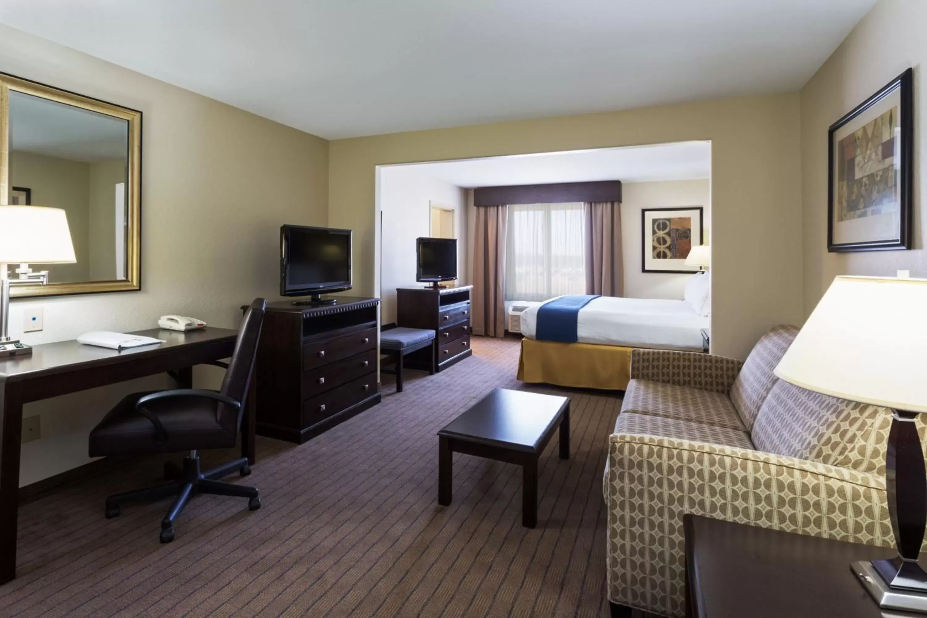 Photo of the whole room, Seating Area in Holiday Inn Express & Suites Moultrie, an IHG Hotel