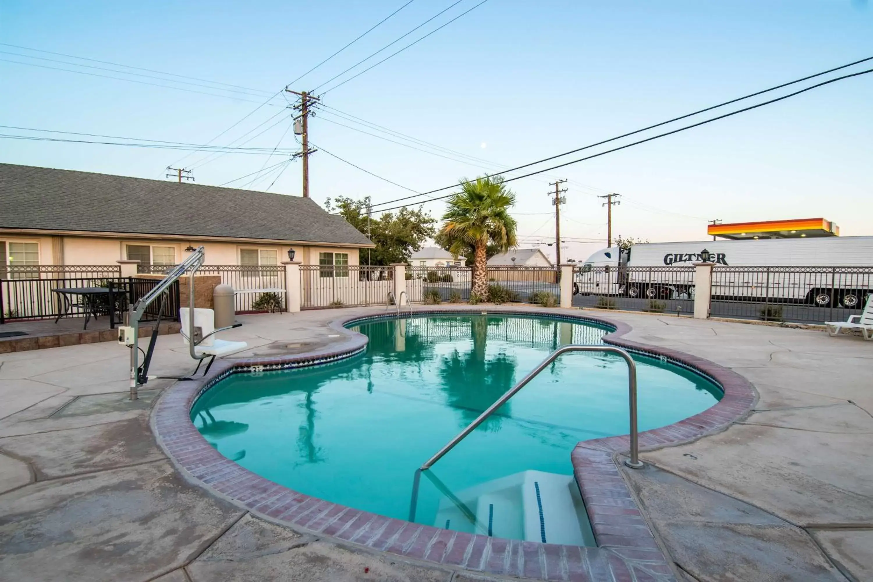 Day, Swimming Pool in Motel 6-Mojave, CA - Airport