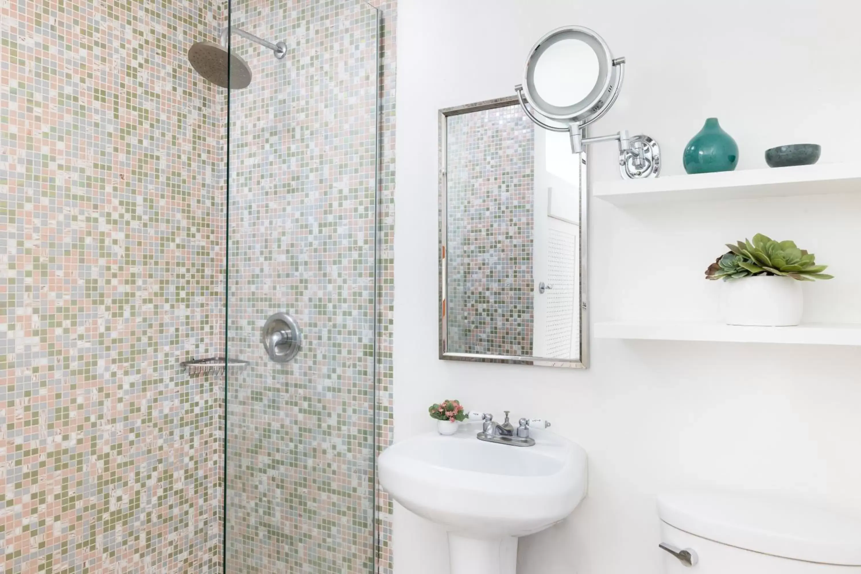 Shower, Bathroom in Del Marcos Hotel, A Kirkwood Collection Hotel