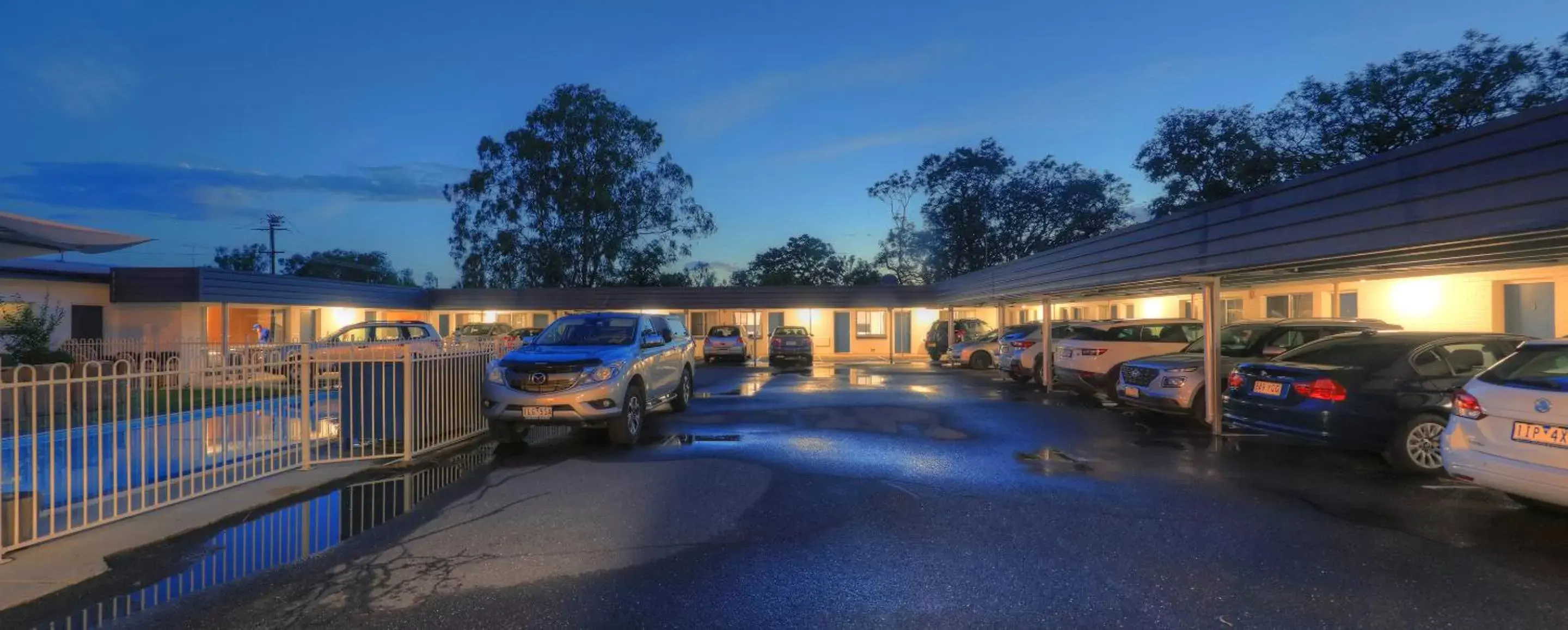 Property building, Swimming Pool in Border Motel