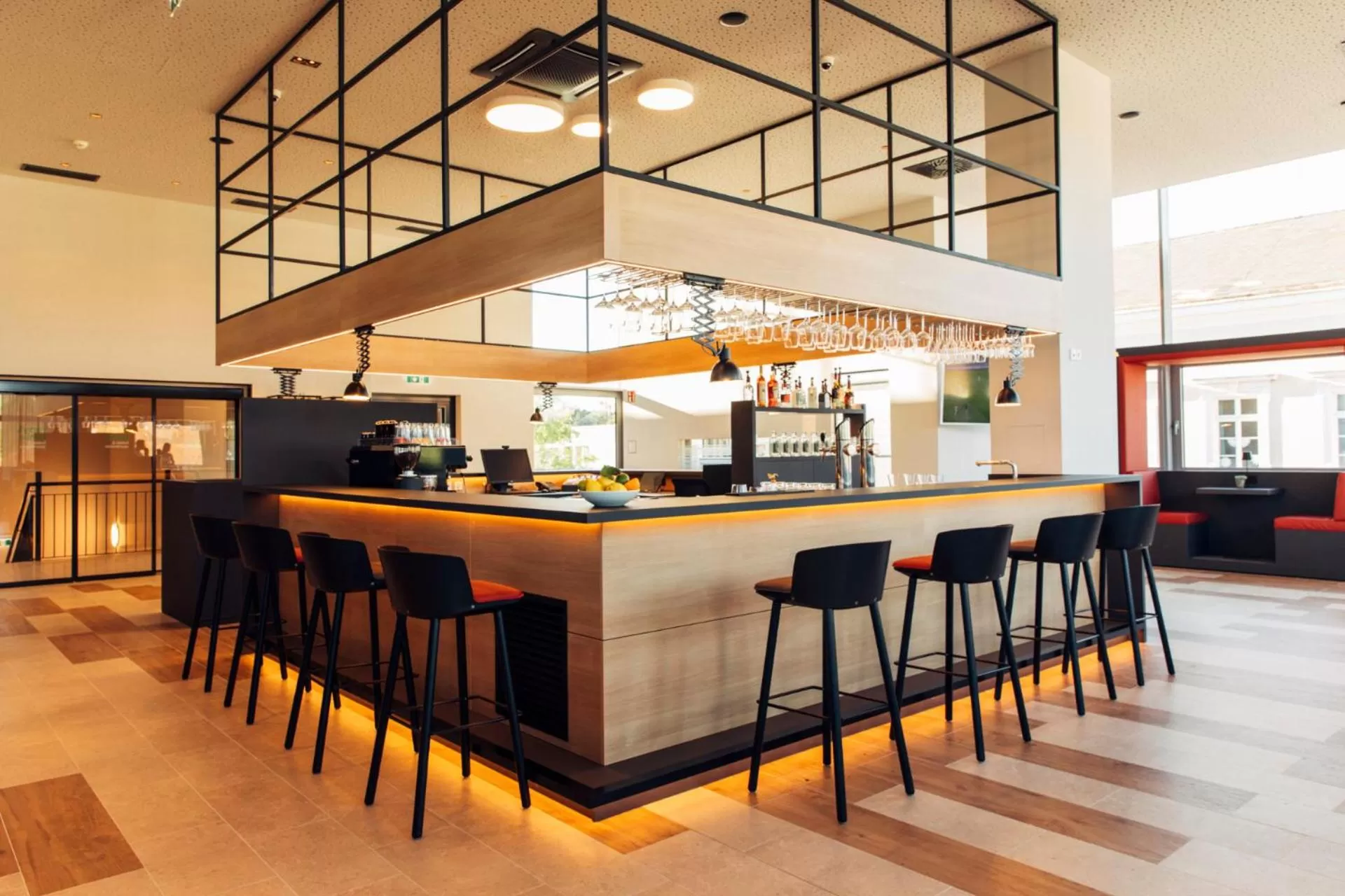 Lounge or bar in harry's home Steyr hotel & apartments