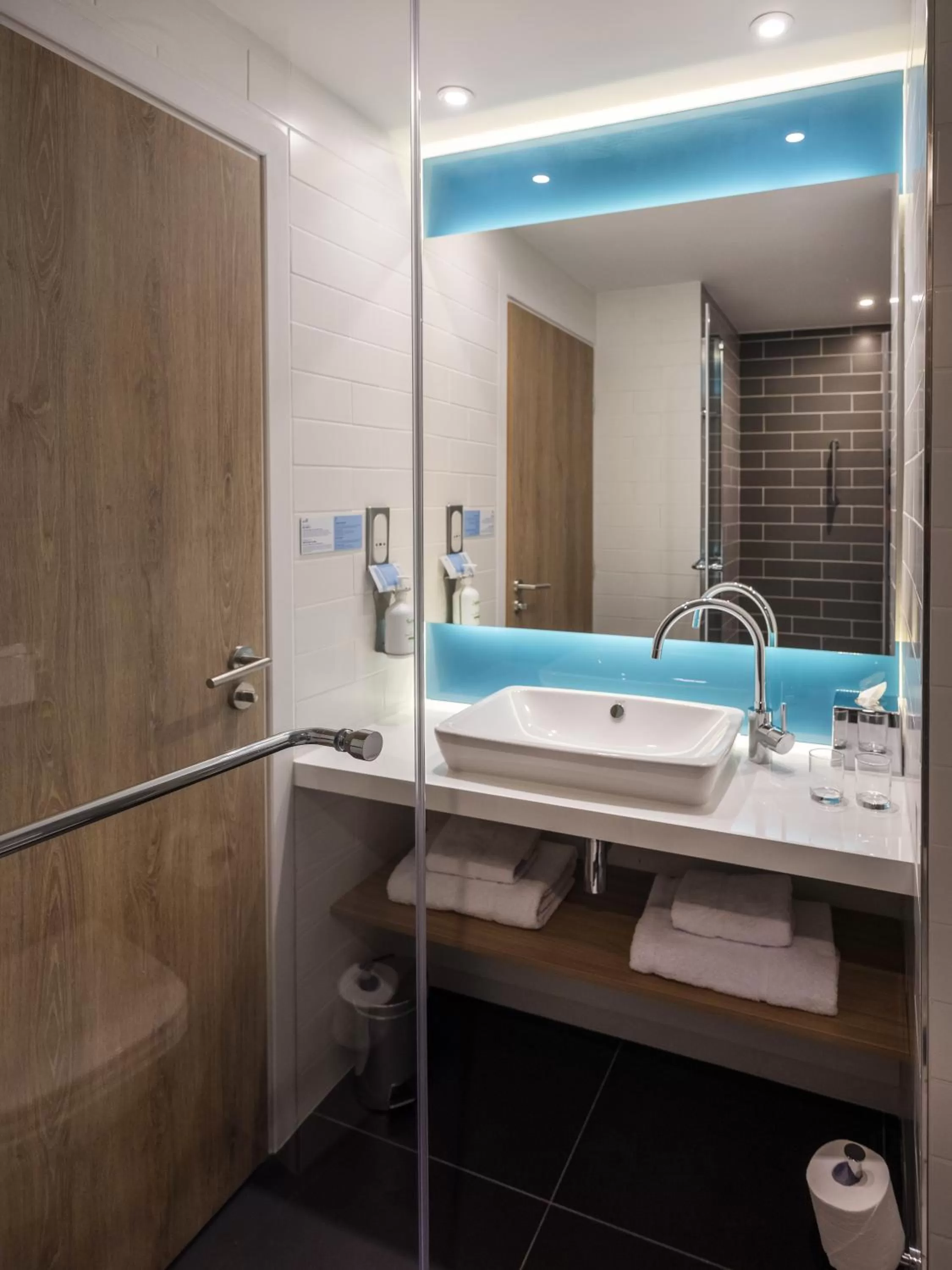 Shower in Holiday Inn Express - Nice - Grand Arenas by IHG