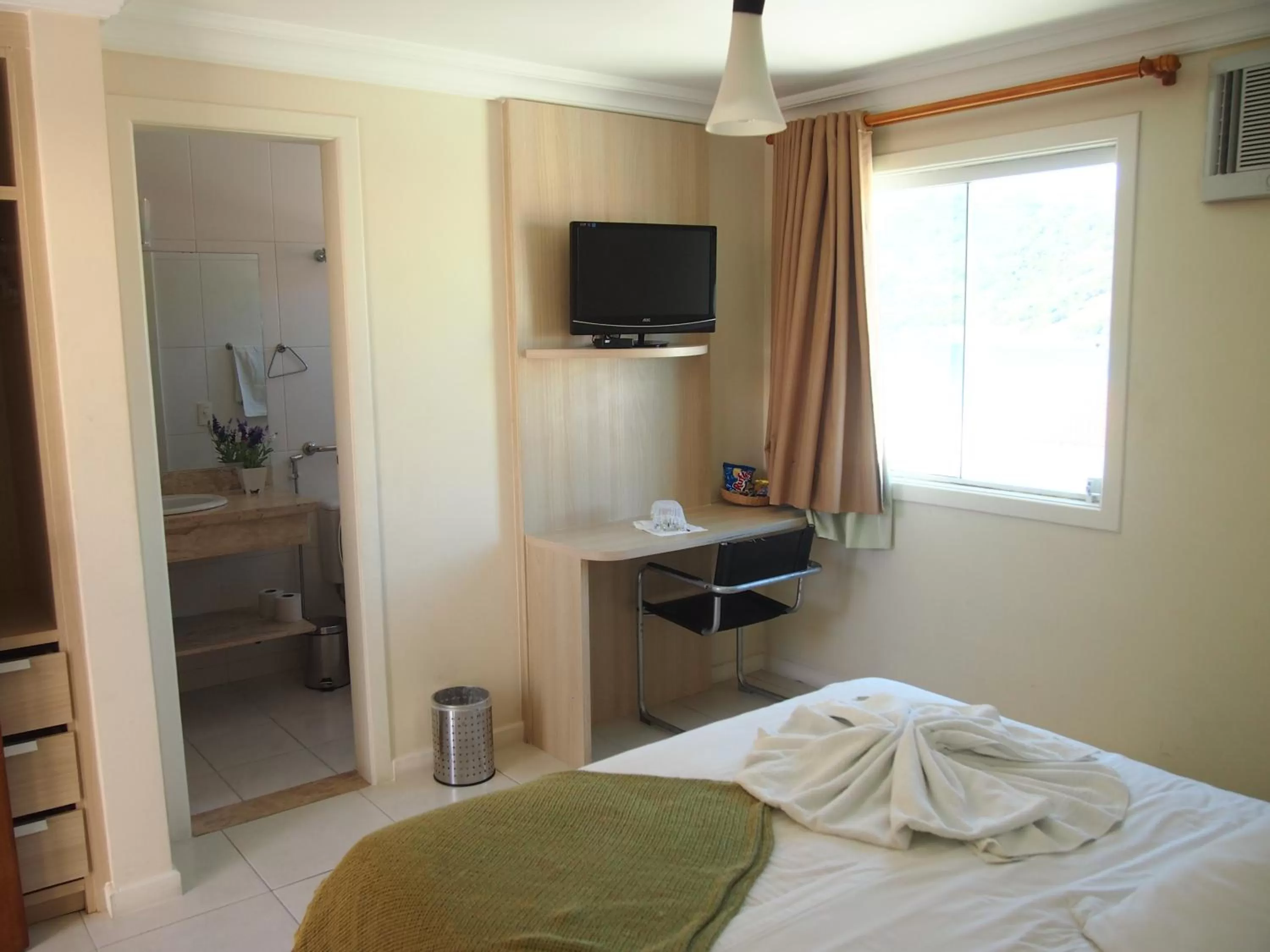 TV and multimedia, Bed in Ocean View Hotel