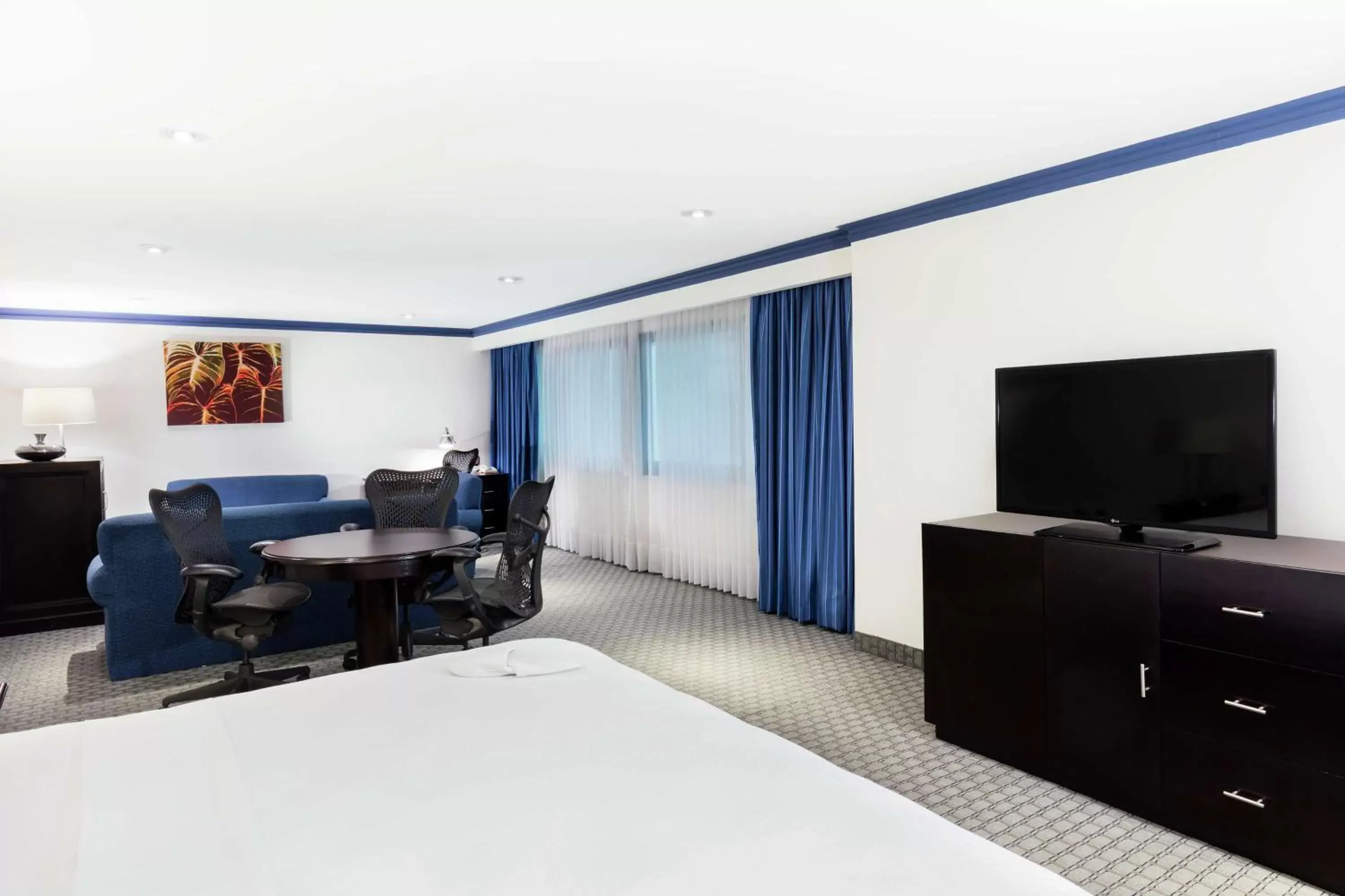 Bedroom, TV/Entertainment Center in Hilton Mexico City Airport