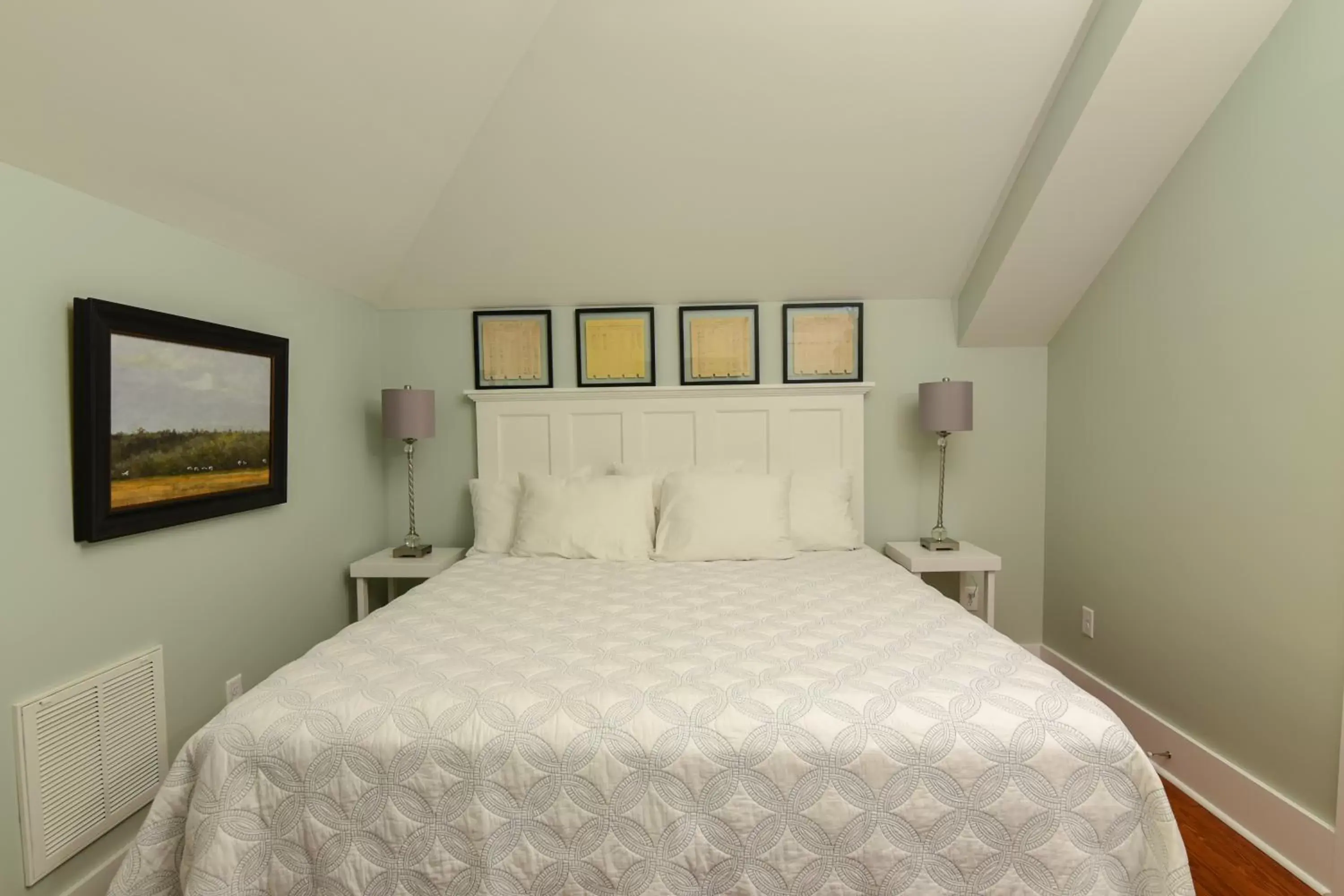 Bed in 607 Bay Luxurious Guest Rooms