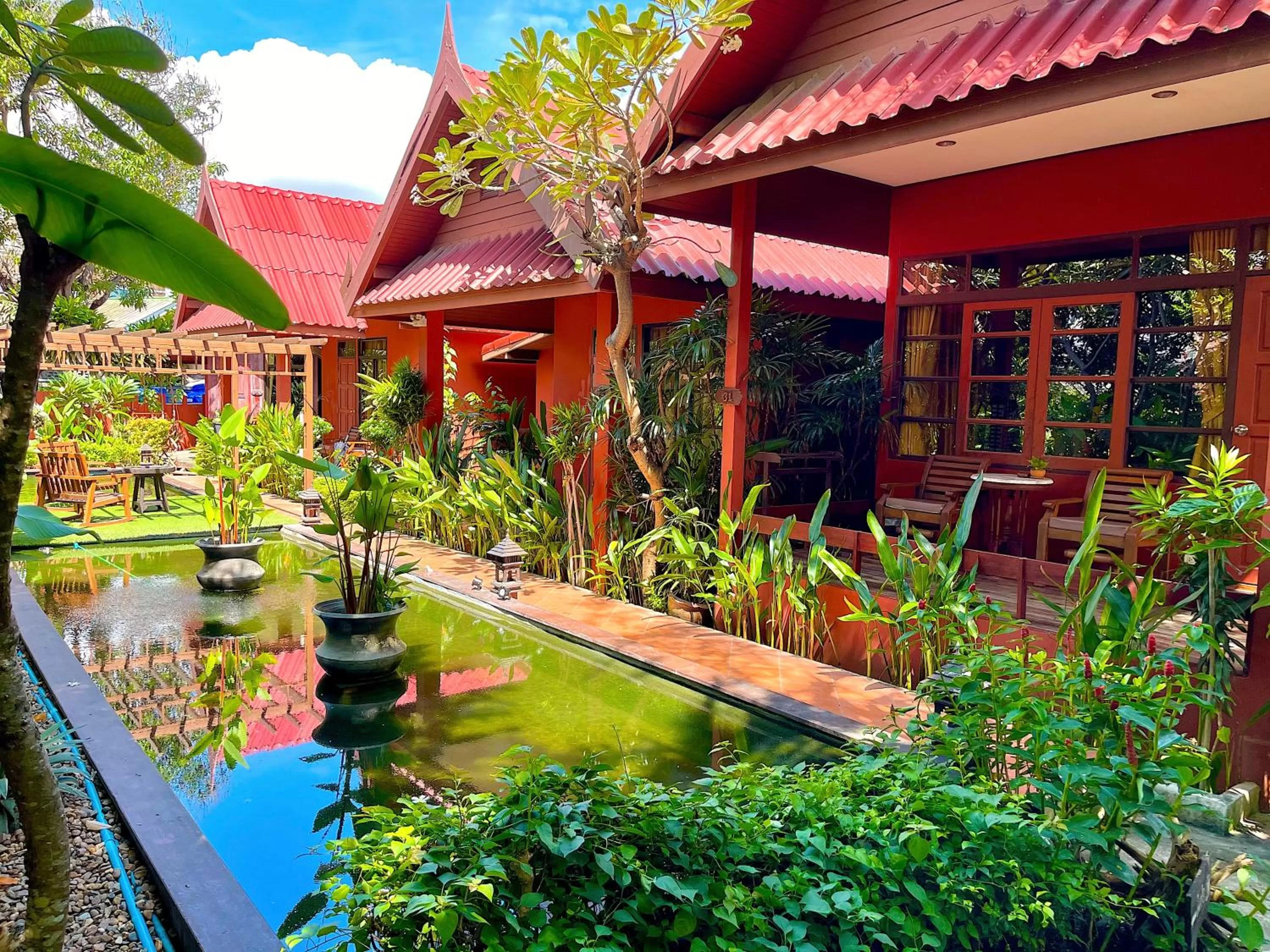 Garden in Ruenkanok Thaihouse Resort