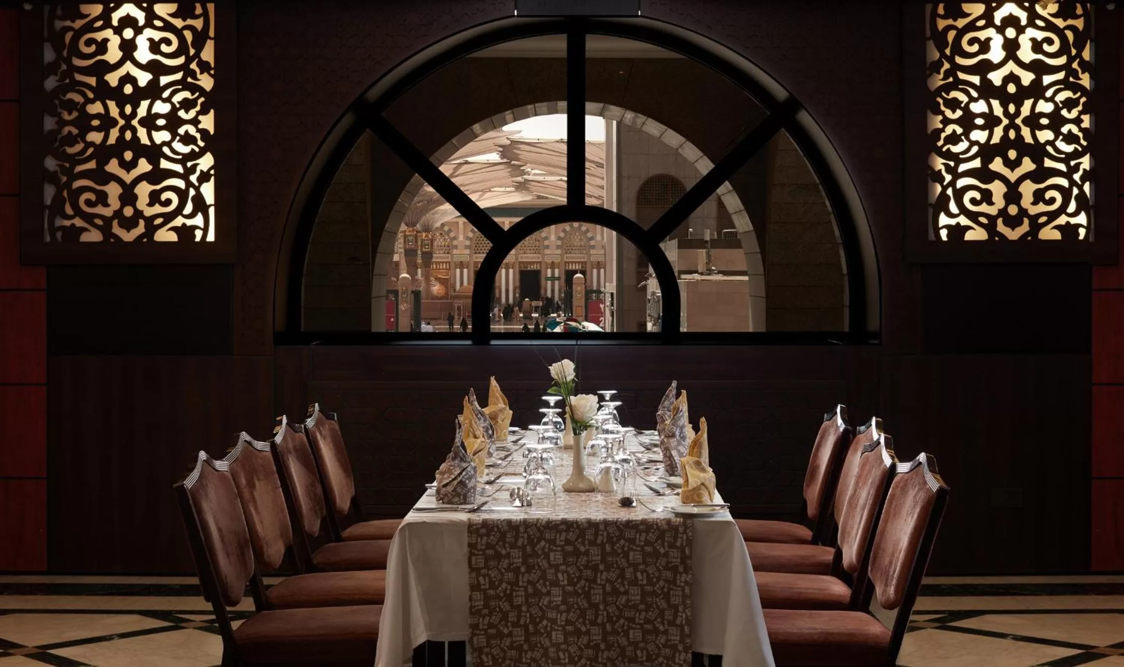 Restaurant/places to eat in Dallah Taibah Hotel