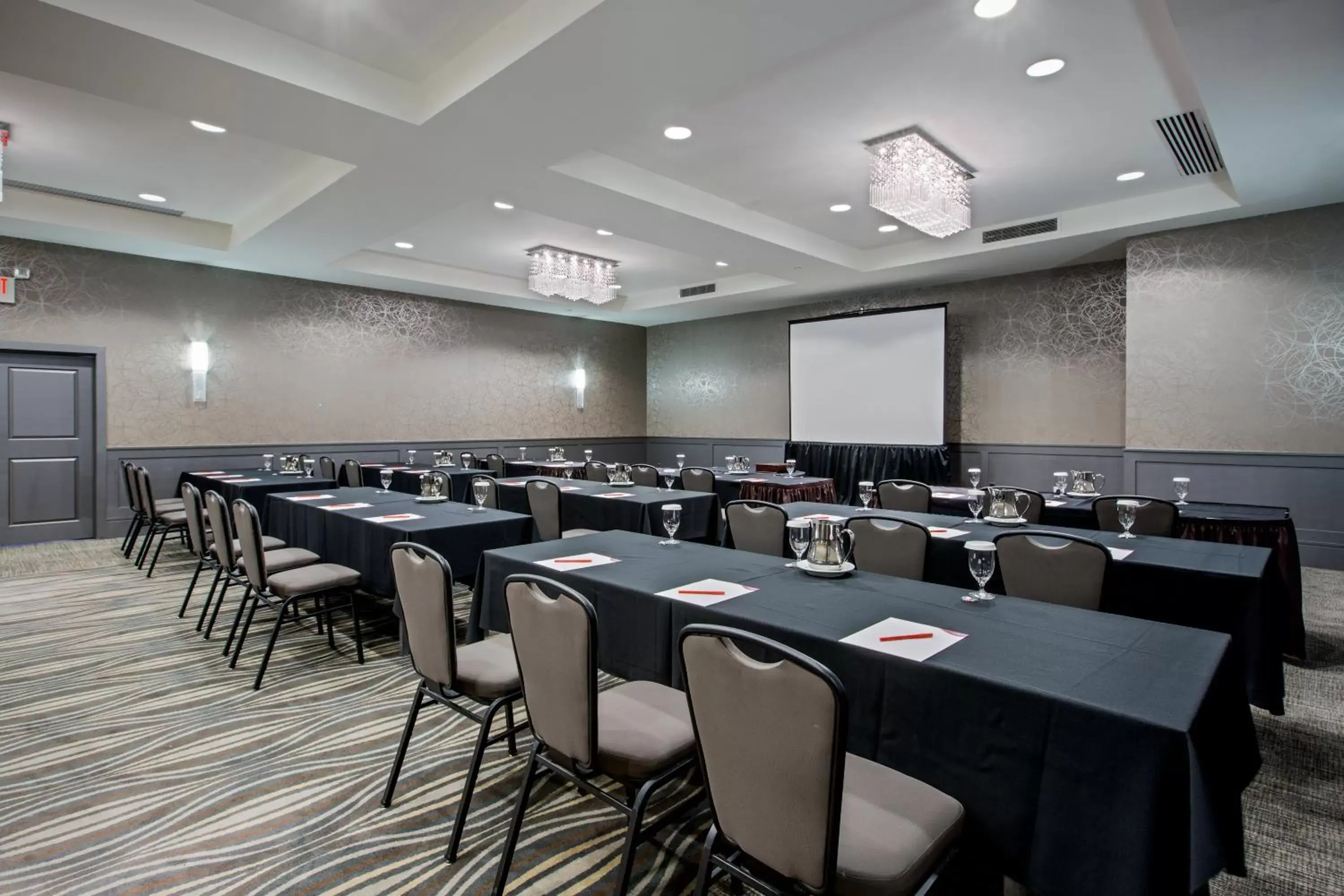 Meeting/conference room in Crowne Plaza Suffern-Mahwah, an IHG Hotel