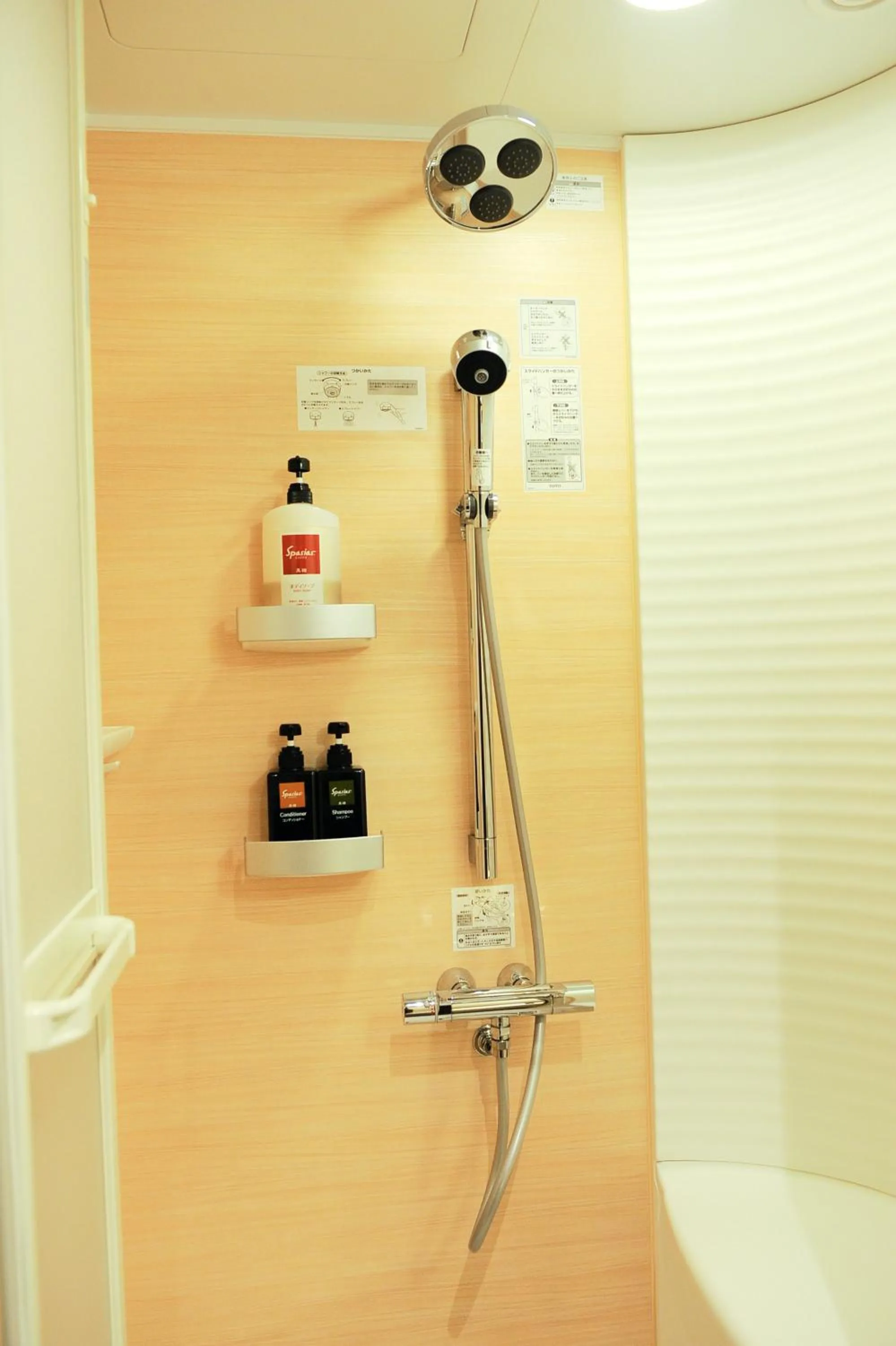 Shower in Watazen Ryokan - Established in 1830