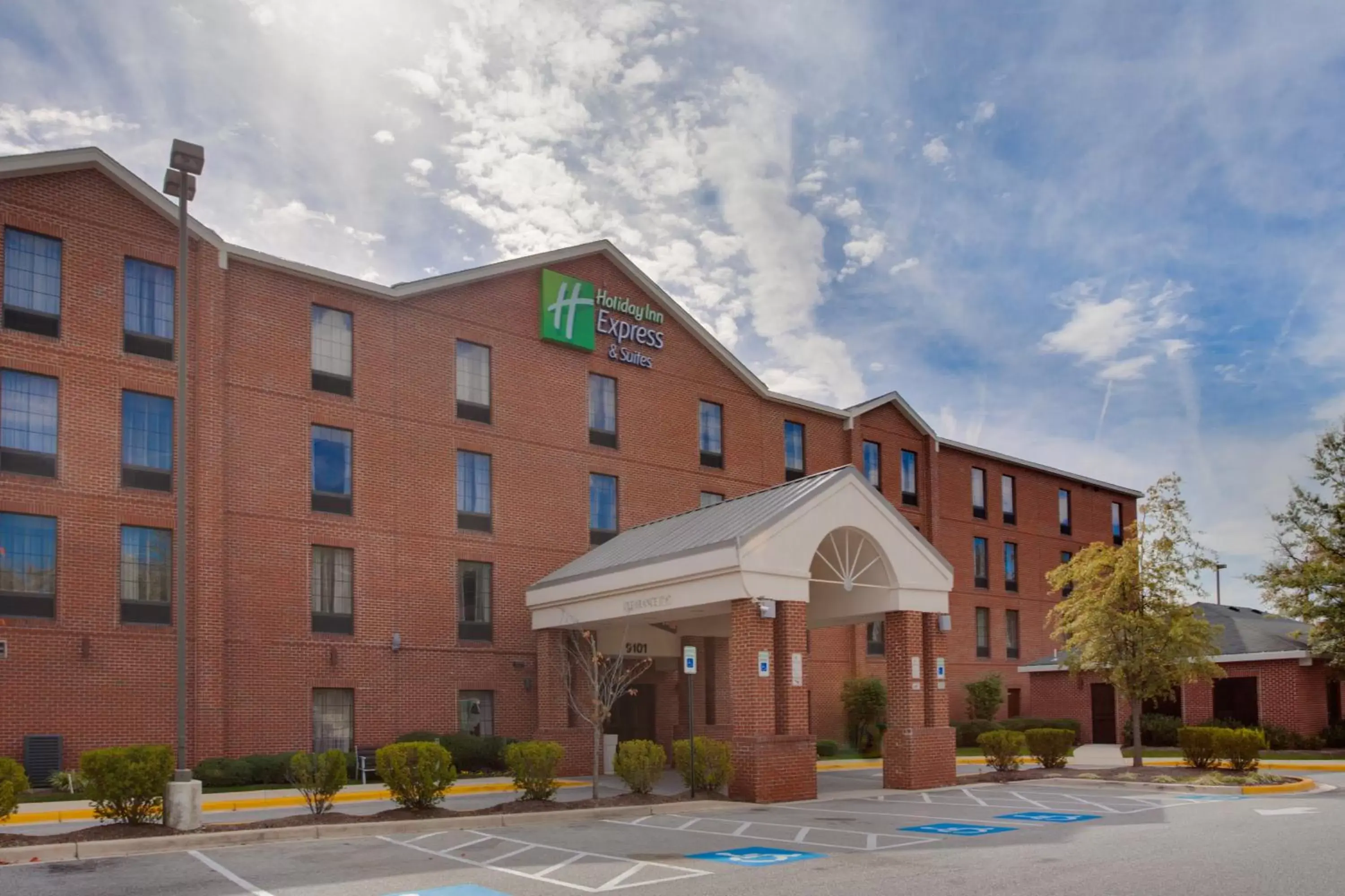 Property Building in Holiday Inn Express I-95 Capitol Beltway - Largo, an IHG Hotel