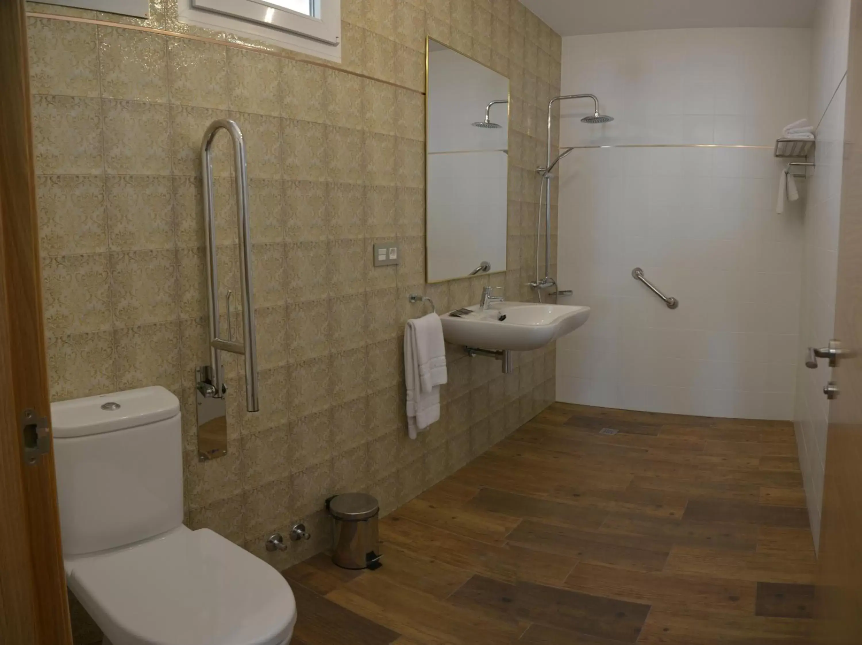 Bathroom in Real Segovia by Recordis Hotels