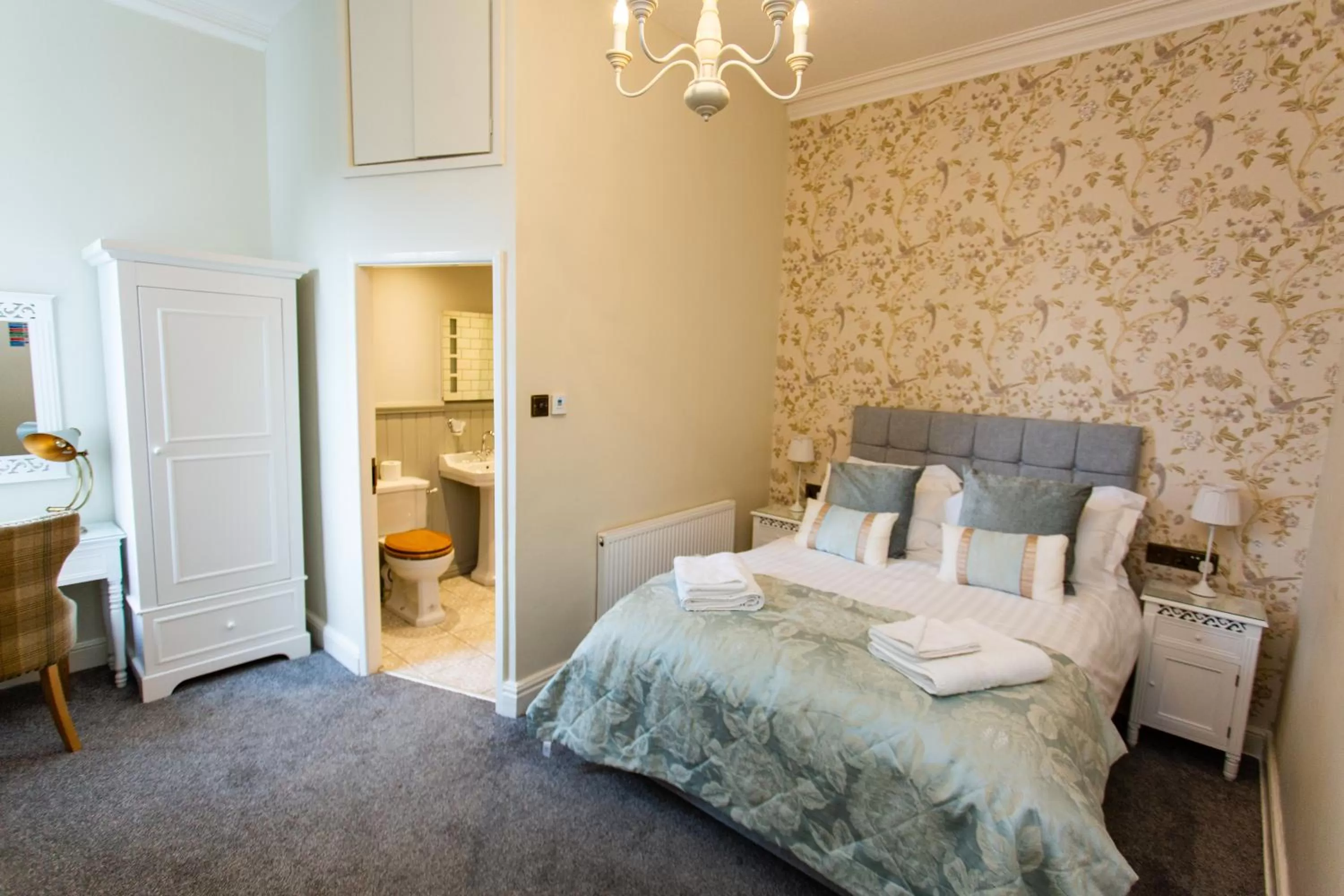 Bed in The Queens Hotel