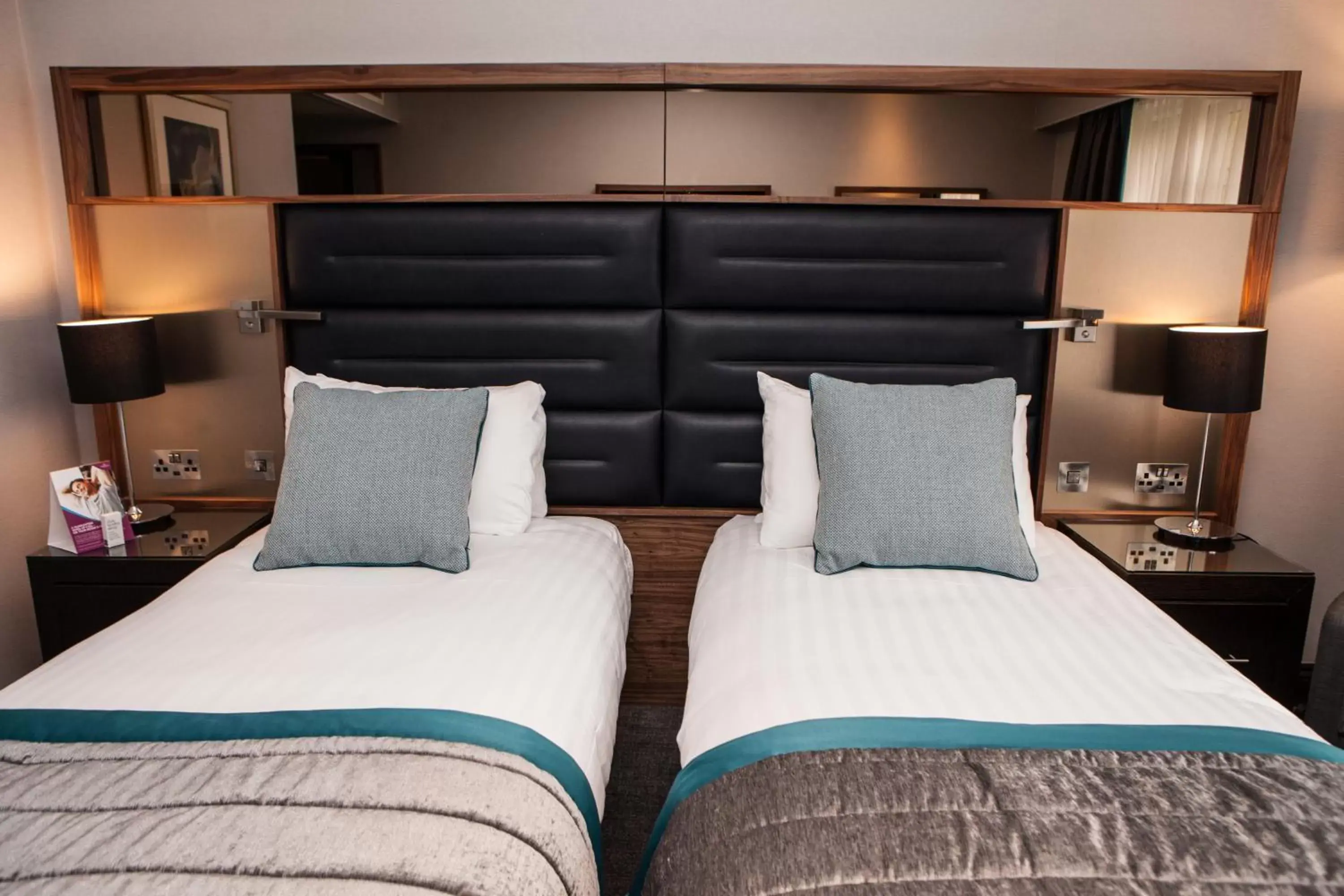 Double or Twin Room in Elite Venue Selection Felbridge - Gatwick Double or Twin Room in Elite Venue Selection Felbridge - Gatwick