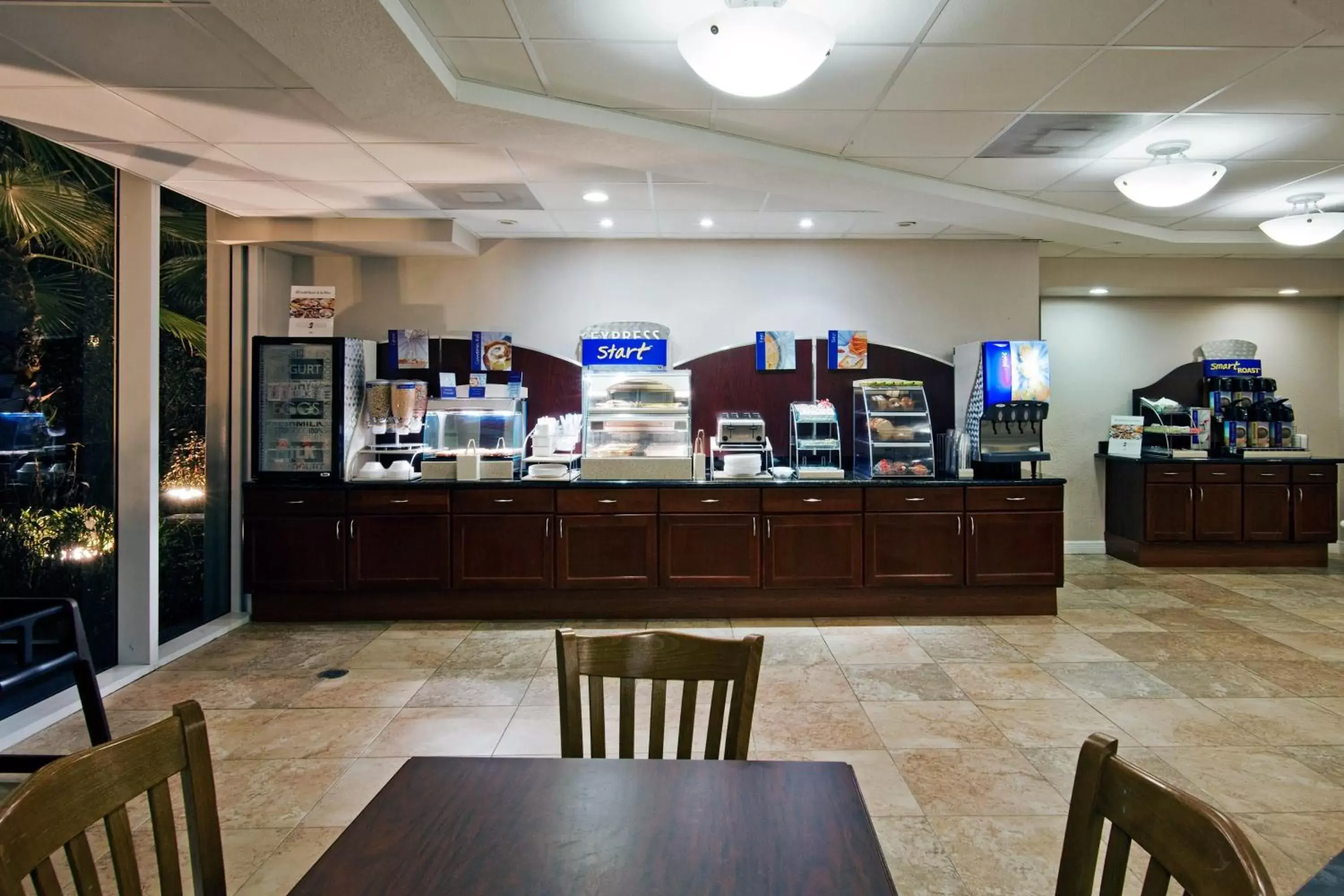 Restaurant/places to eat in Holiday Inn Express West Palm Beach Metrocentre, an IHG Hotel