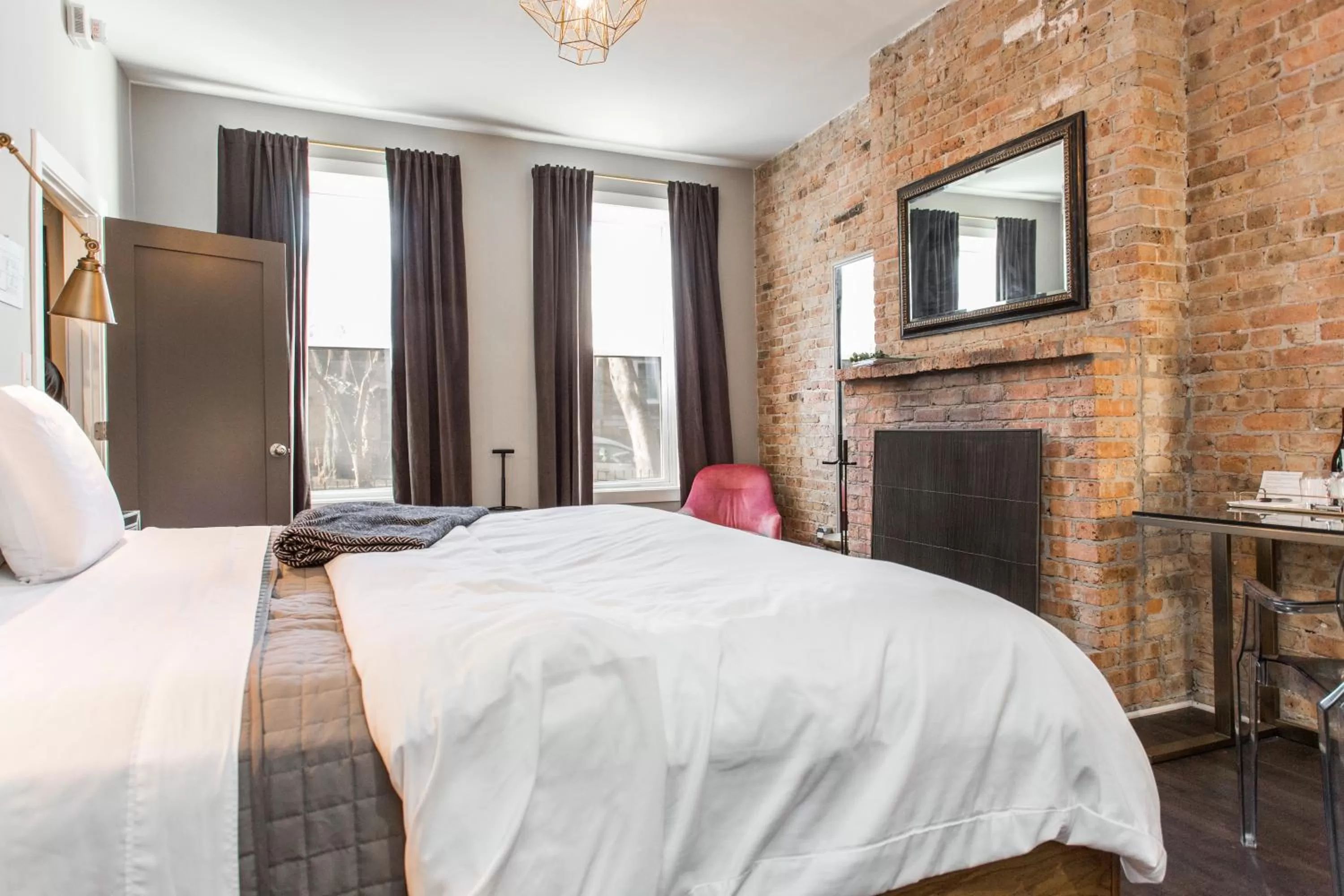 Photo of the whole room, Bed in Wicker Park Inn