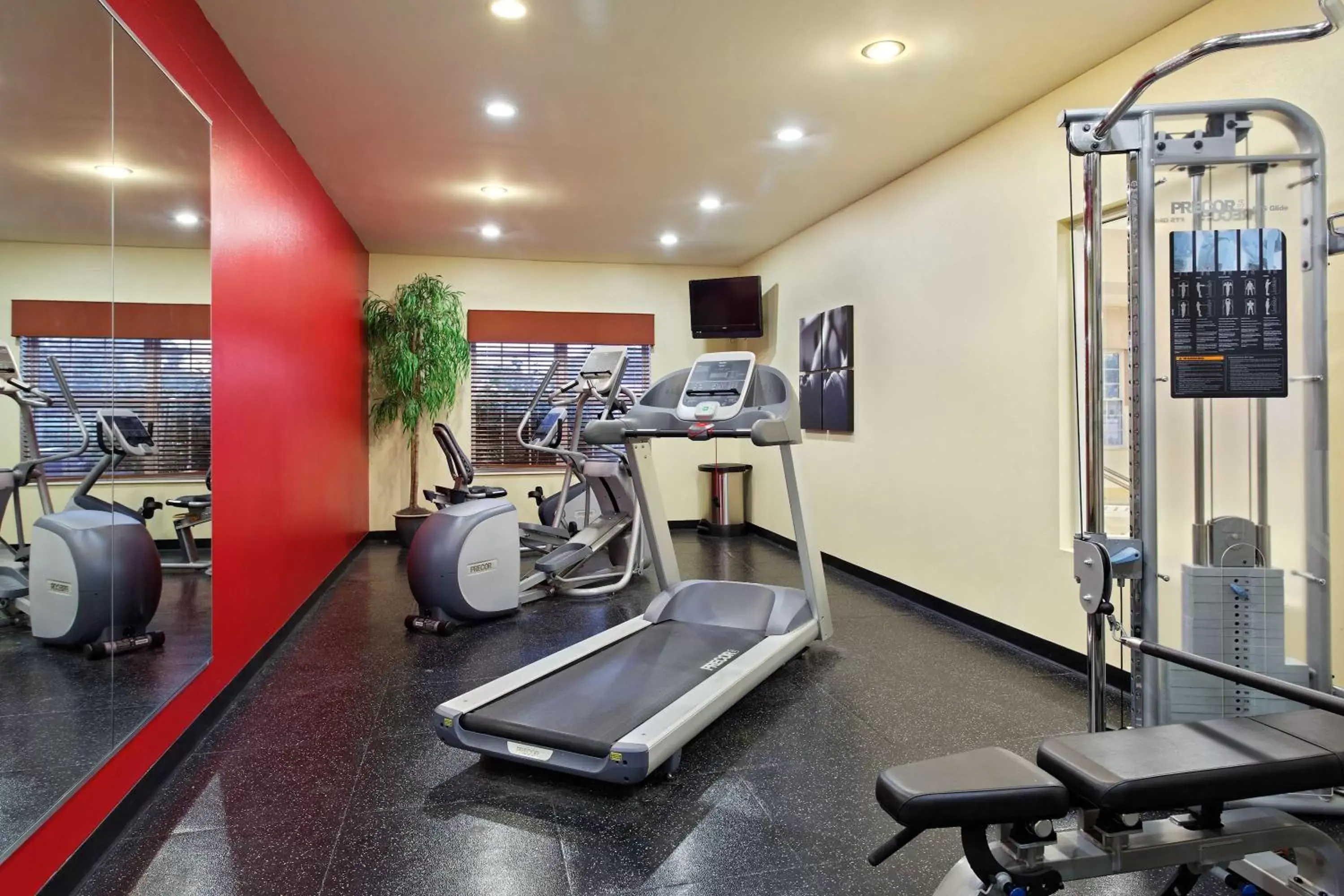 Activities, Fitness Center/Facilities in Country Inn & Suites by Radisson, Elgin, IL