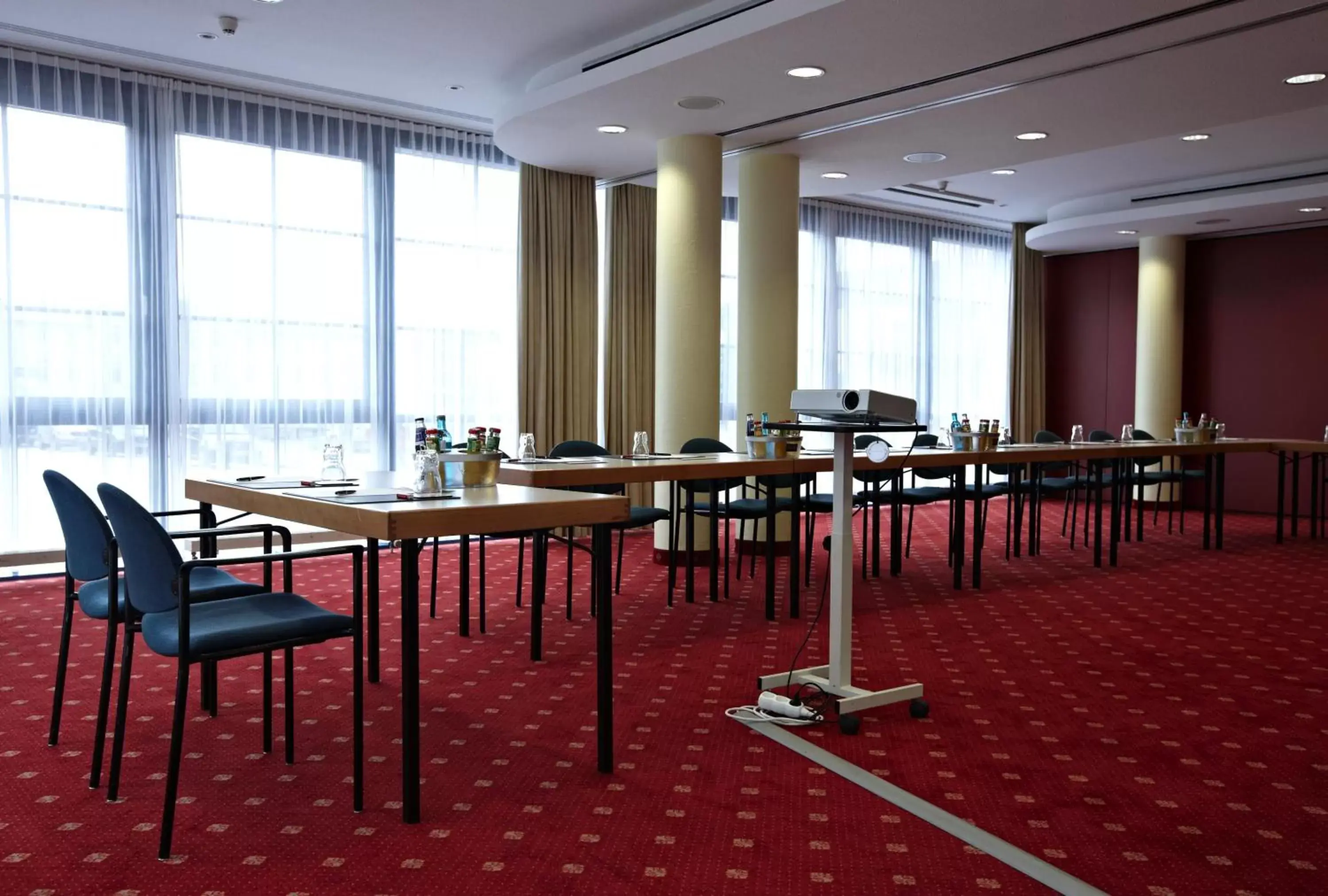 Business facilities, Lounge/Bar in IntercityHotel Schwerin