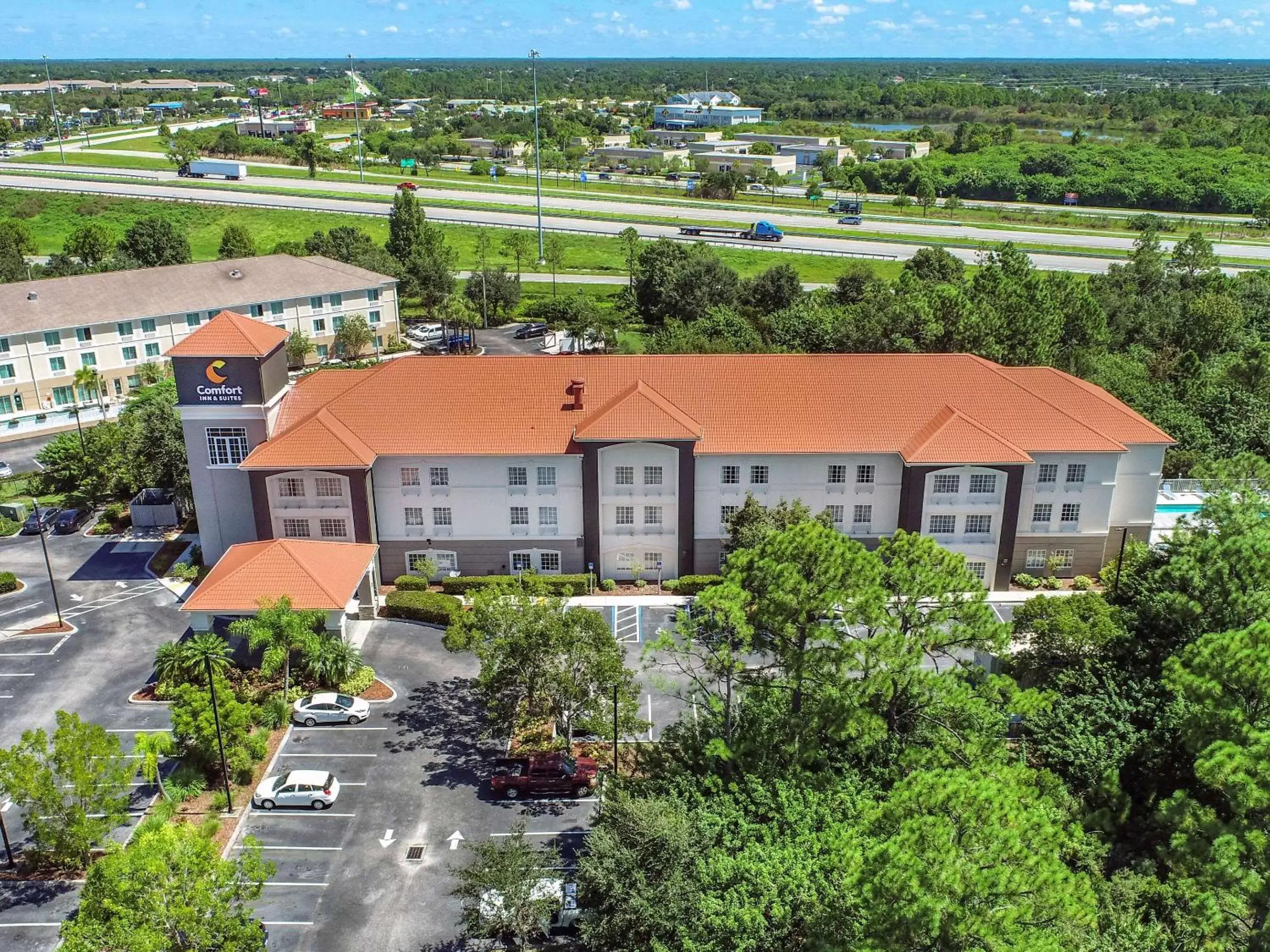 Property building, Bird's-eye View in Comfort Inn & Suites