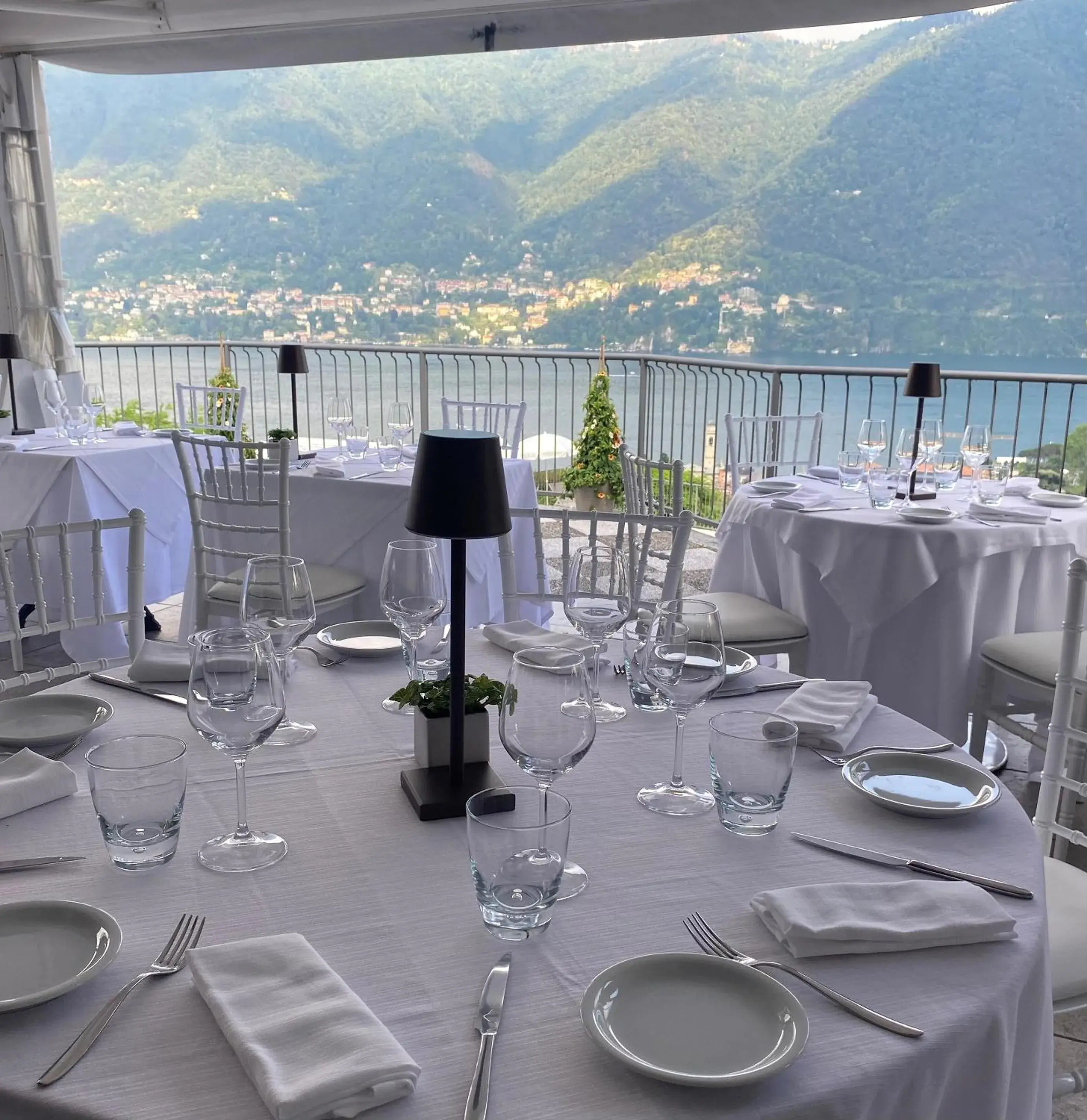 Restaurant/Places to Eat in Hotel Asnigo