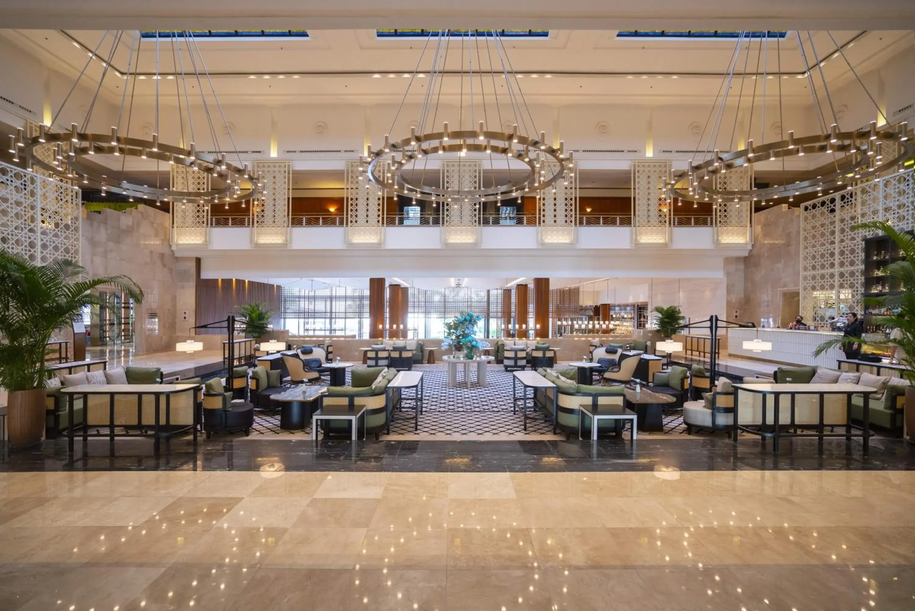 Lounge or bar, Restaurant/Places to Eat in Lotte Hotel Saigon