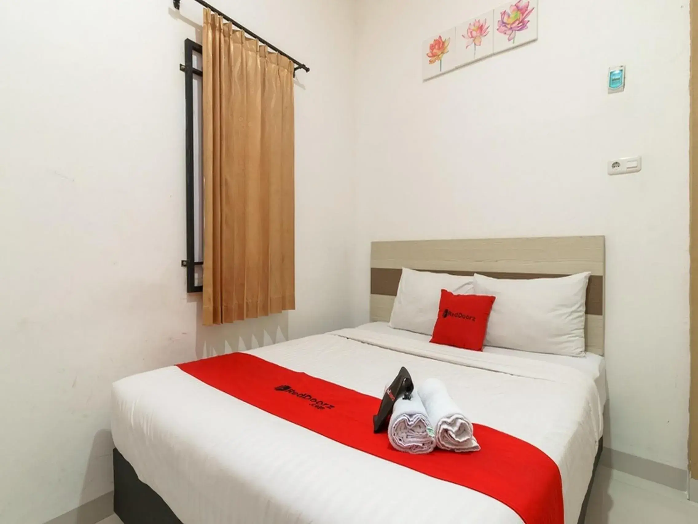 Bedroom, Bed in RedDoorz near Palembang Trade Center