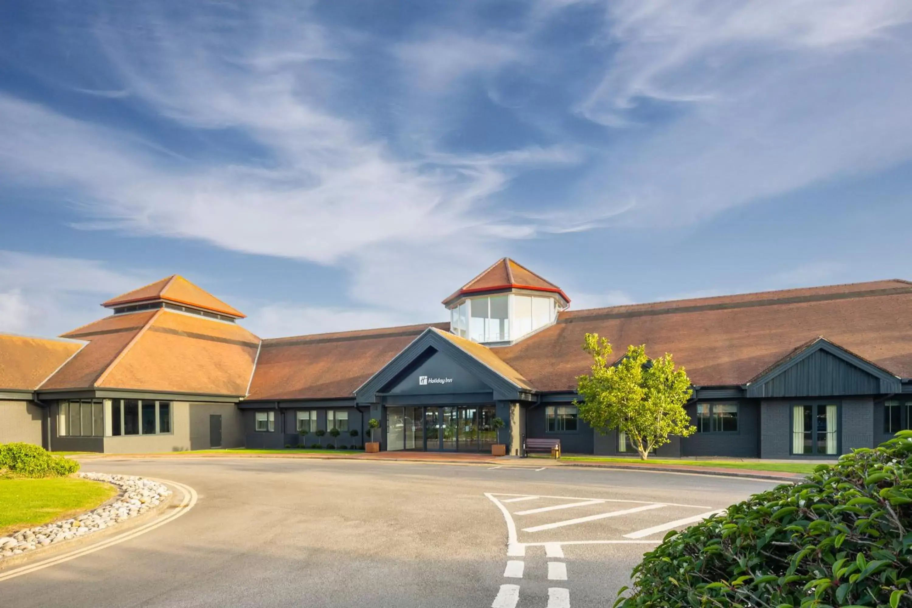 Property building in Holiday Inn Aylesbury by IHG Property building in Holiday Inn Aylesbury by IHG