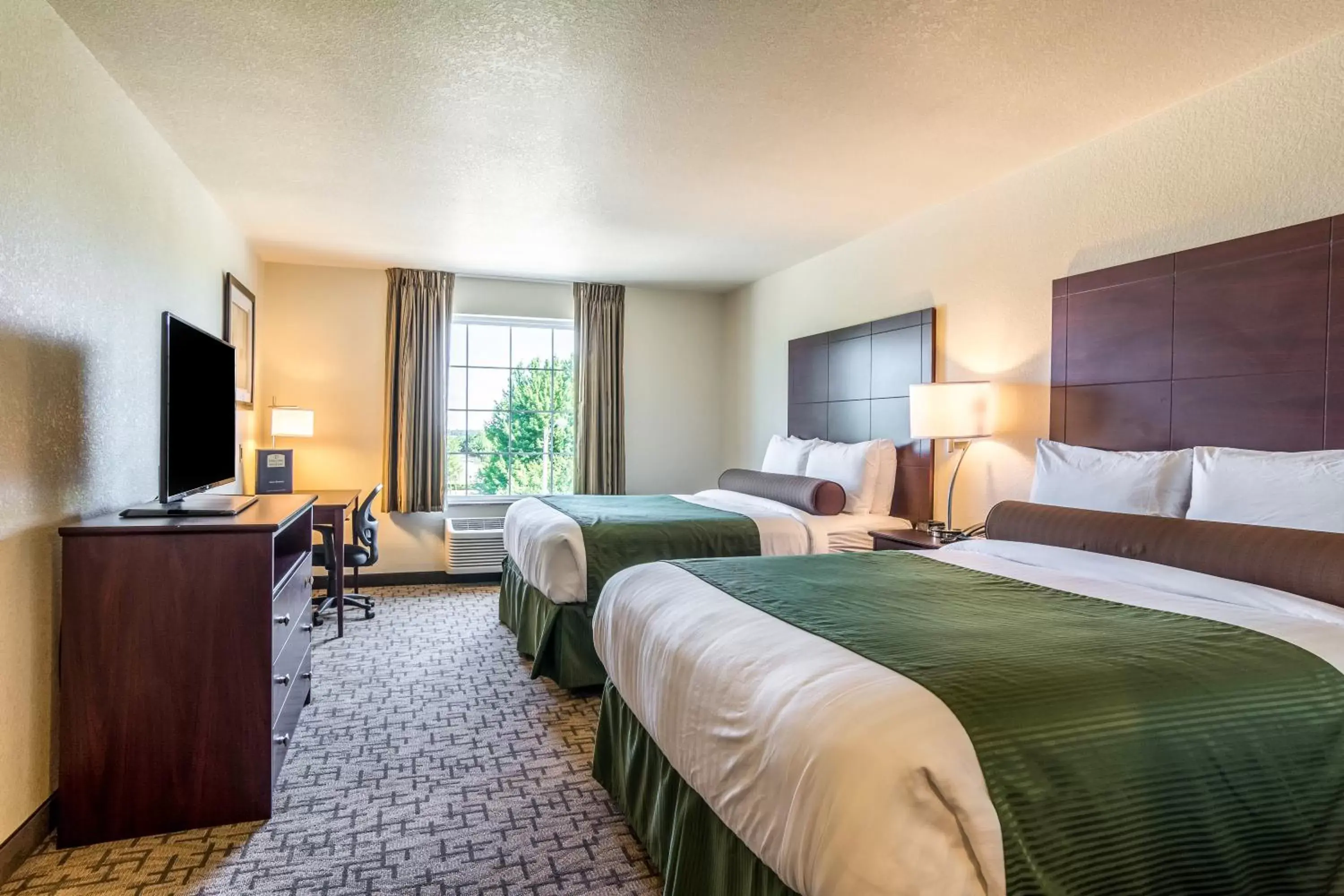 Bed in Cobblestone Hotel & Suites - Erie
