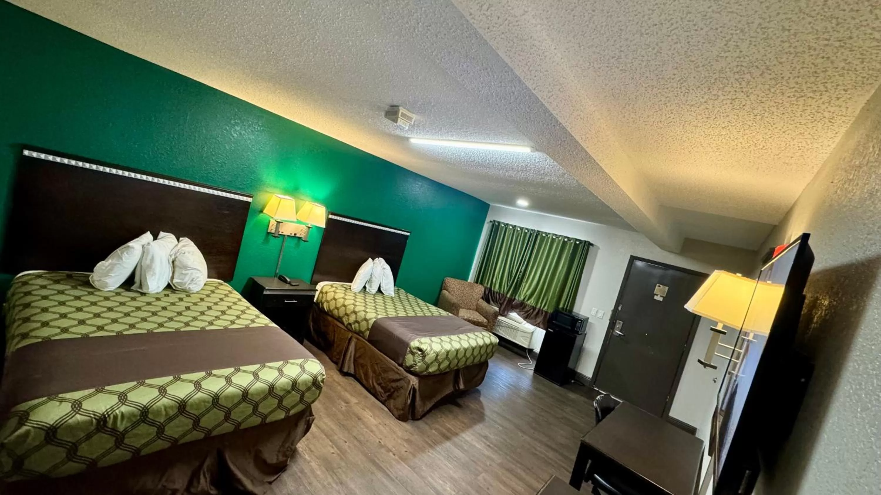 Bed in Rodeway Inn Georgetown