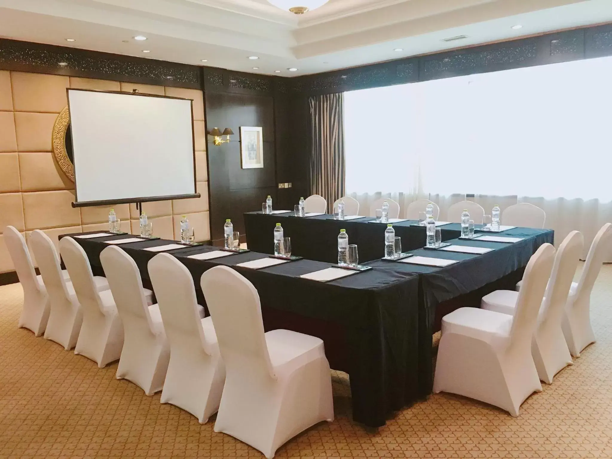 Meeting/conference room in Crowne Plaza Qingdao, an IHG Hotel