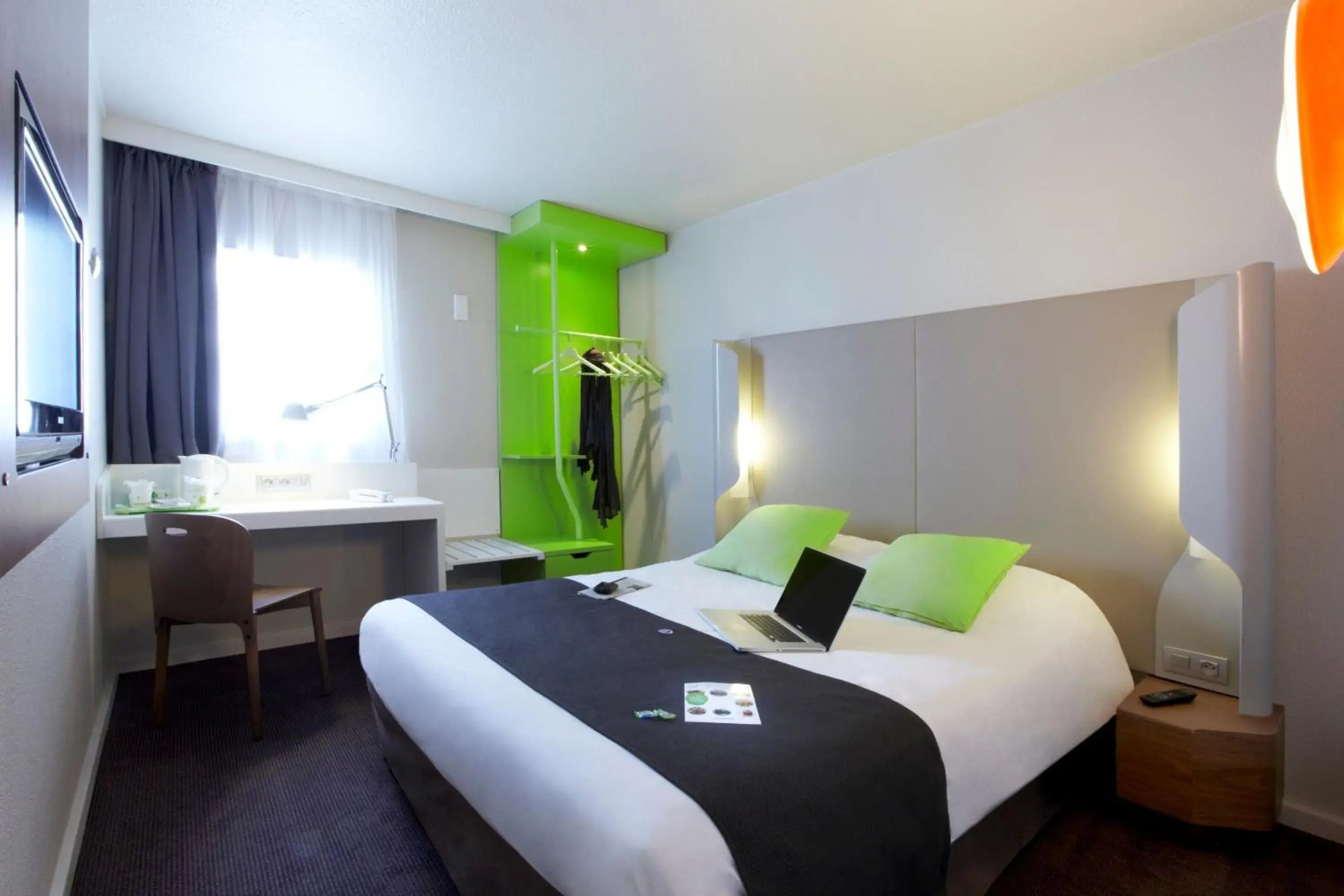 Bedroom, Bed in Campanile Saint-Germain-En-Laye