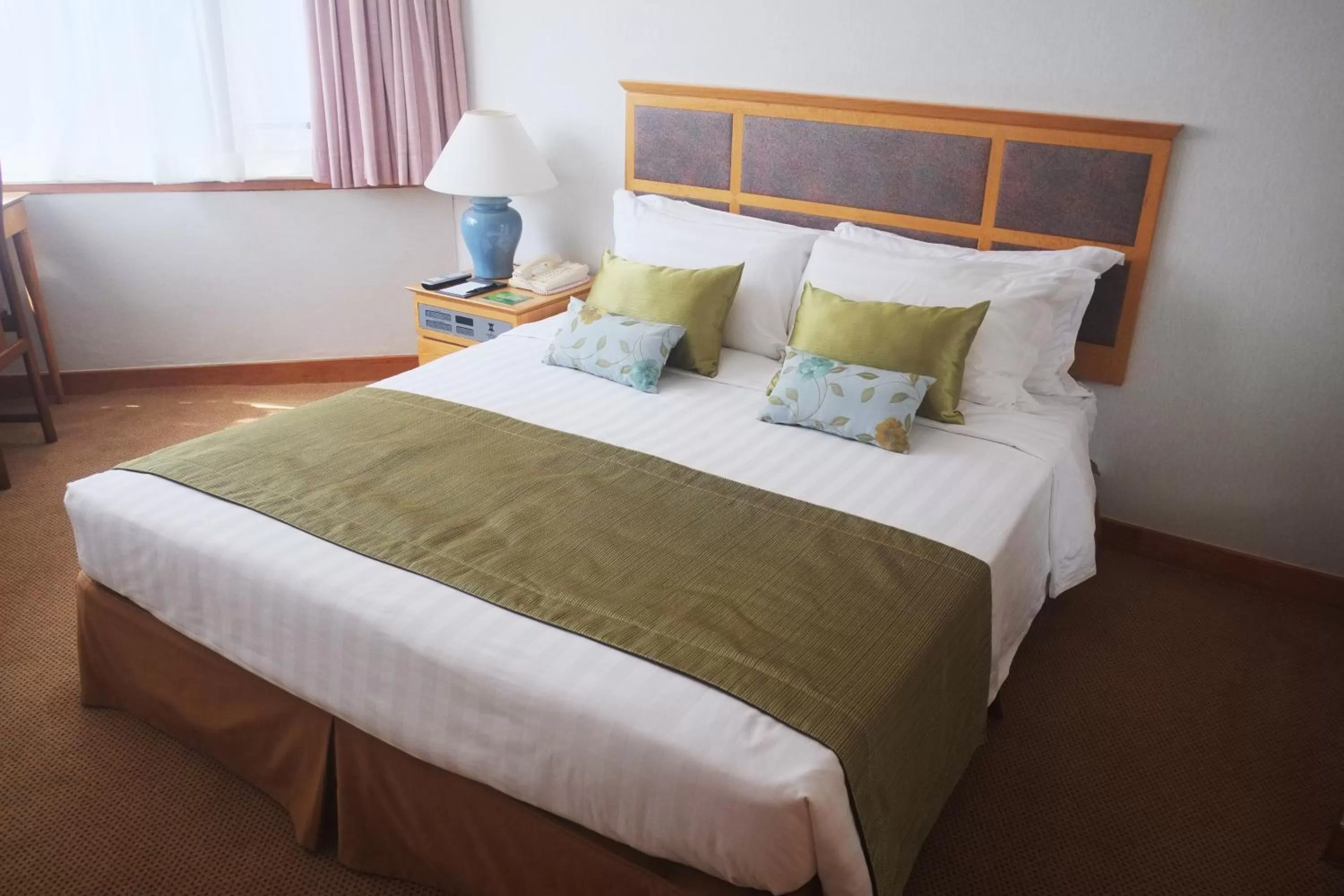 Bedroom, Bed in The Kimberley Hotel