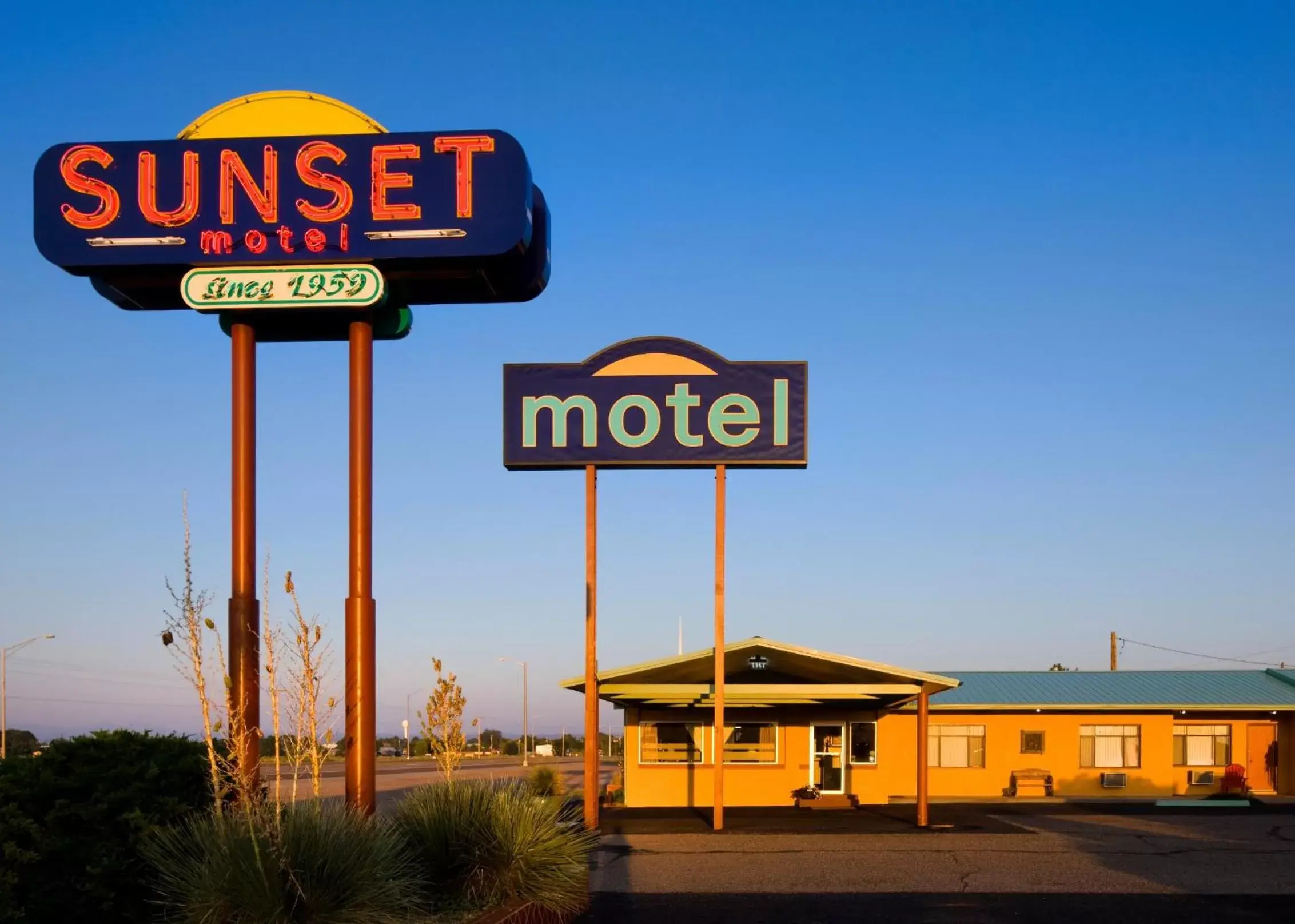 Property Logo/Sign in Sunset Motel Moriarty