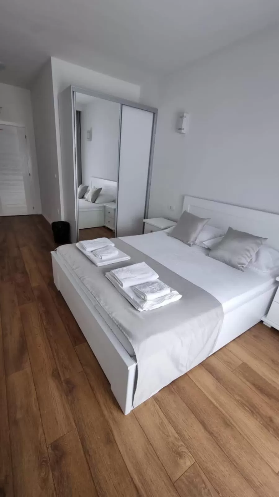 Bed in Elan Luxury Apartments & Rooms