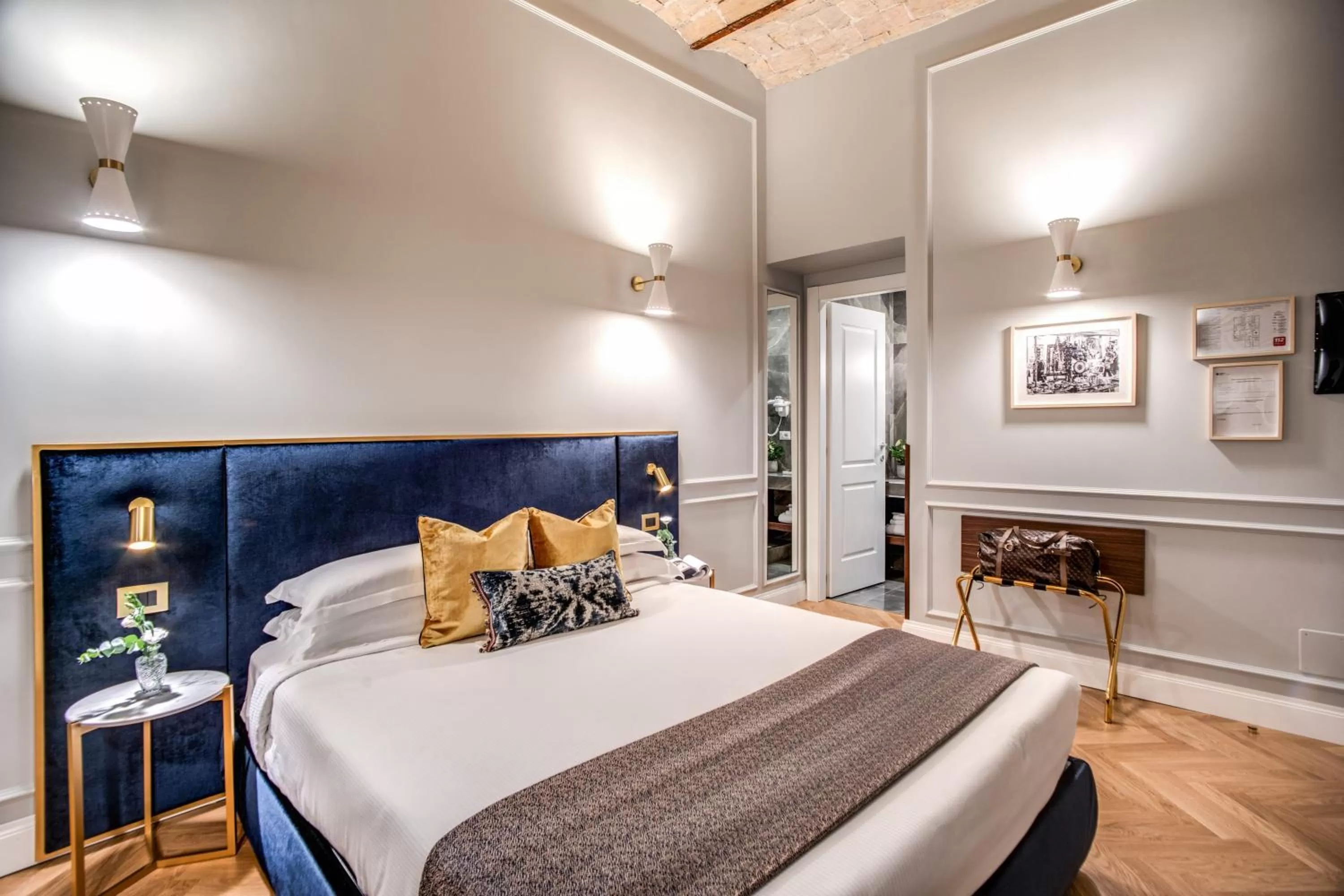 Bed in Tree Charme Augusto Boutique Hotel