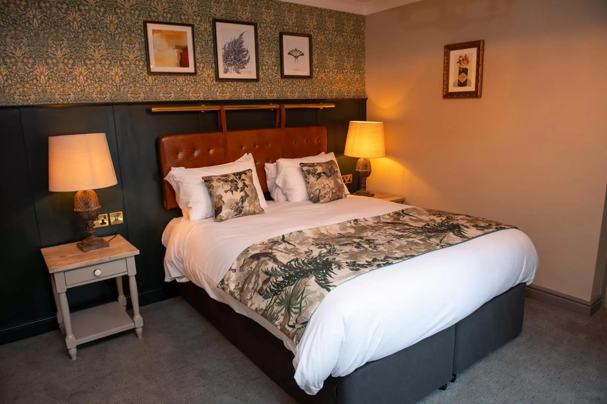 Bed in The Red Lion Inn by Chef & Brewer Collection