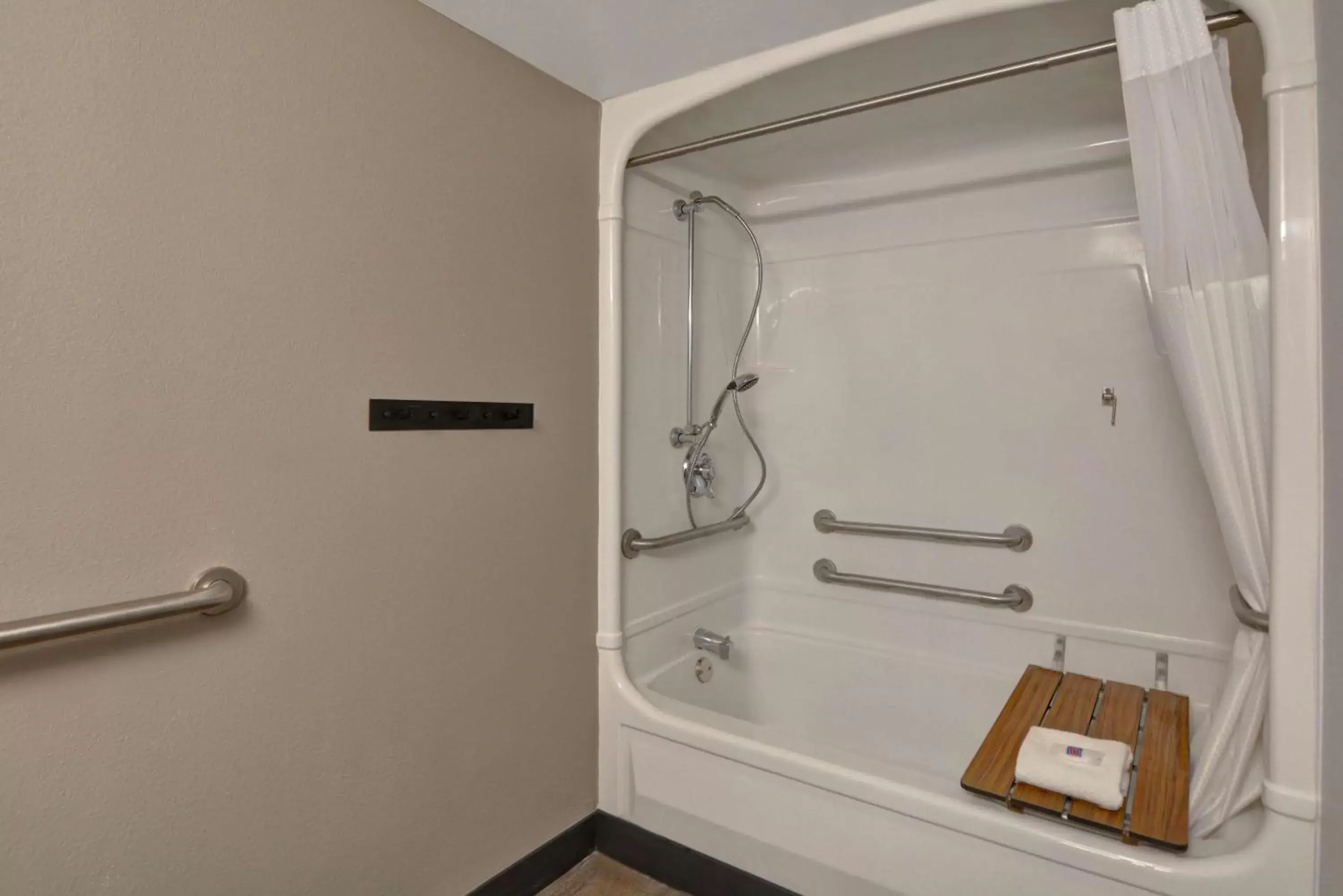 King Room - Disability Access - Smoking in Studio 6-Jacksonville, FL - Baymeadows King Room - Disability Access - Smoking in Studio 6-Jacksonville, FL - Baymeadows