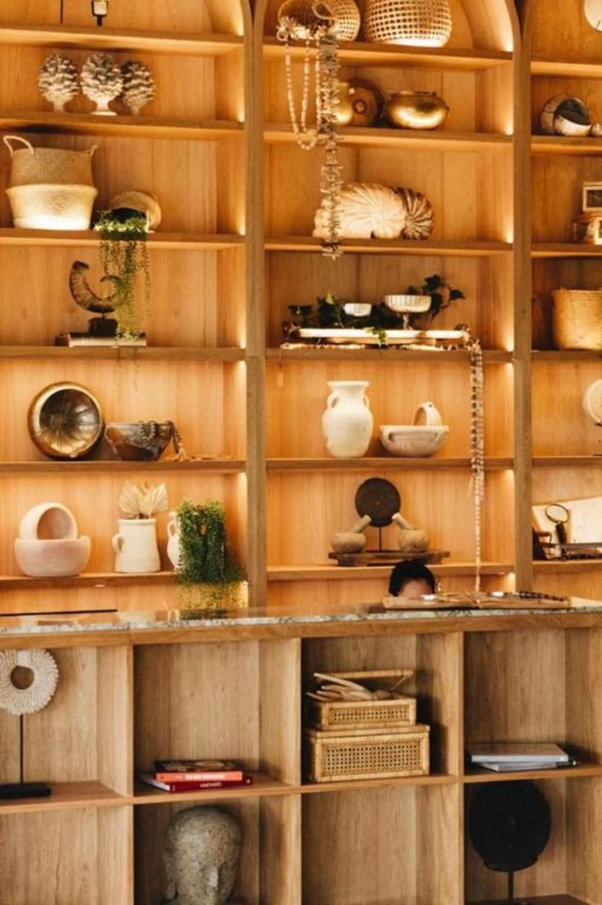 Restaurant/places to eat in Tau House