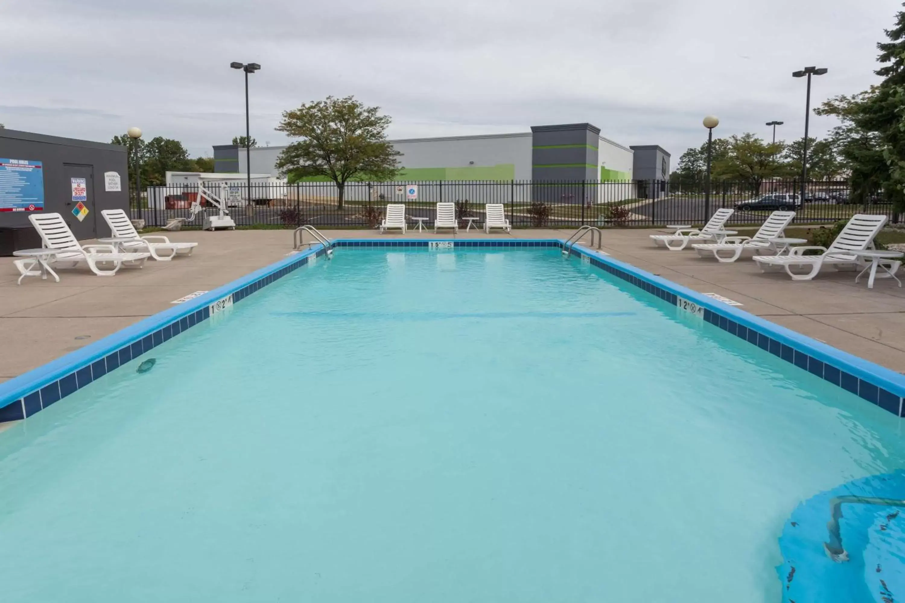 On site, Swimming Pool in Best Western Fishers Indianapolis