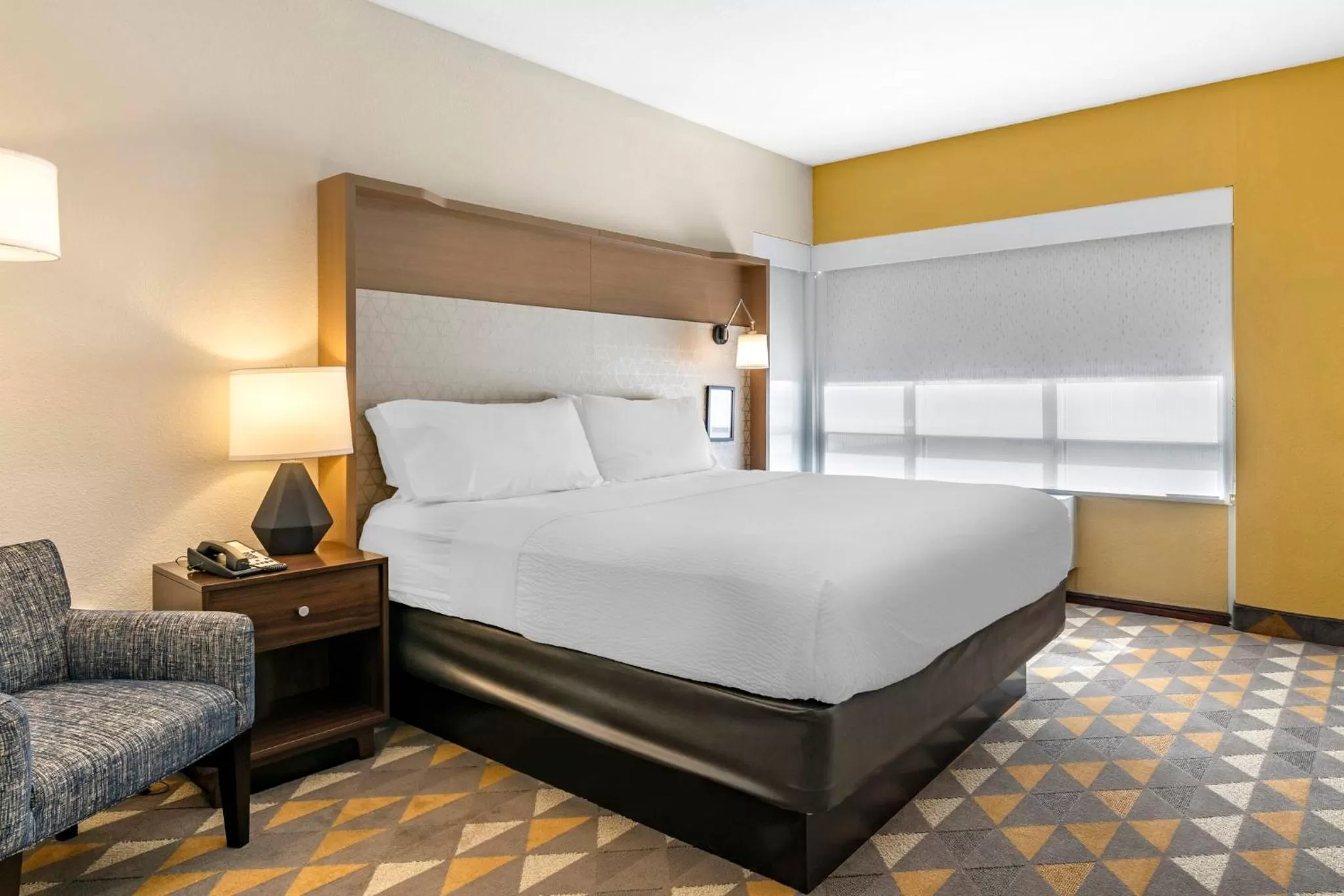 Photo of the whole room, Bed in Holiday Inn Louisville Airport South by IHG