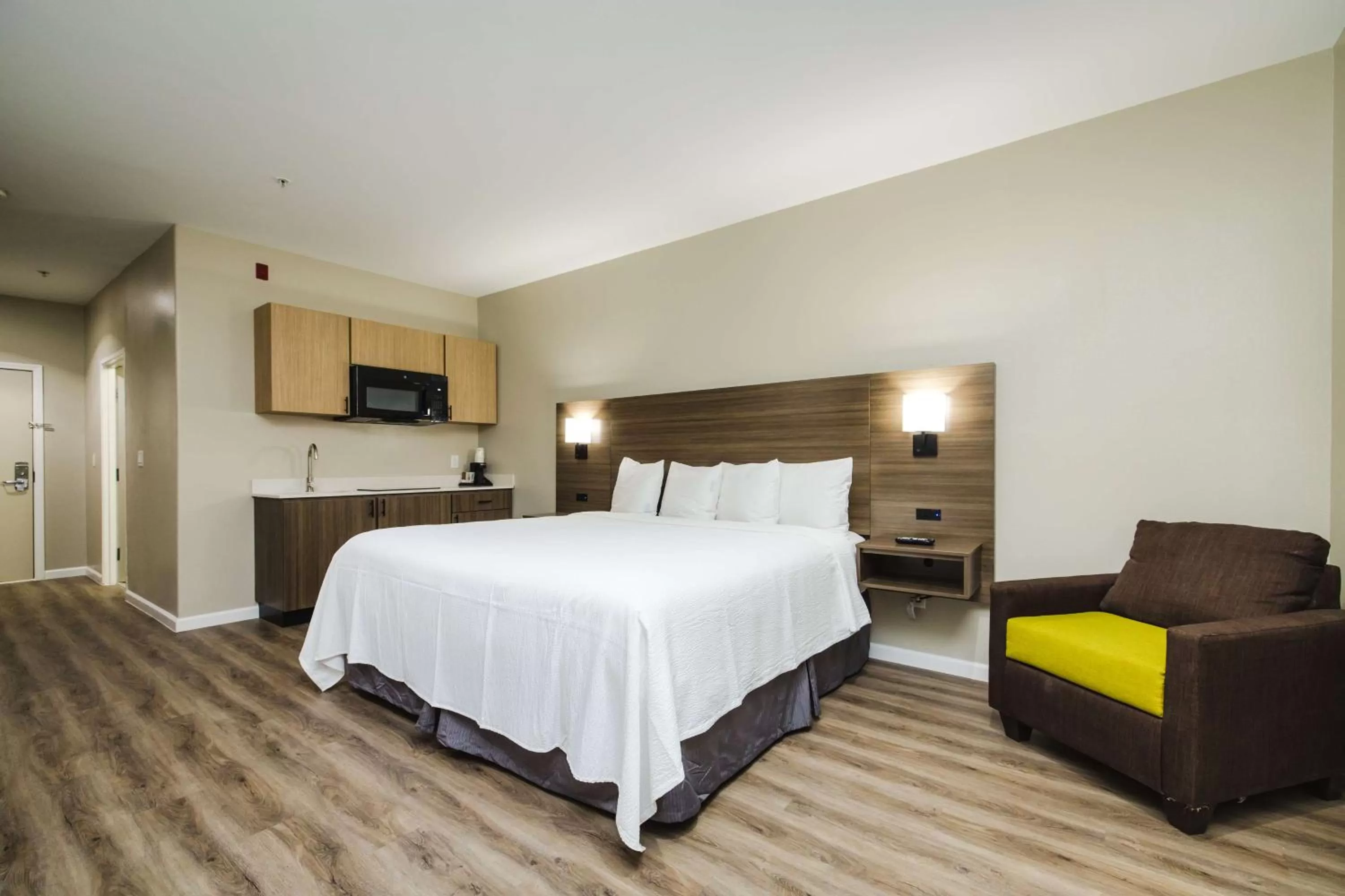 King Room with Roll-In Shower - Disability Access/Non-Smoking in SureStay Studio by Best Western Conroe Downtown