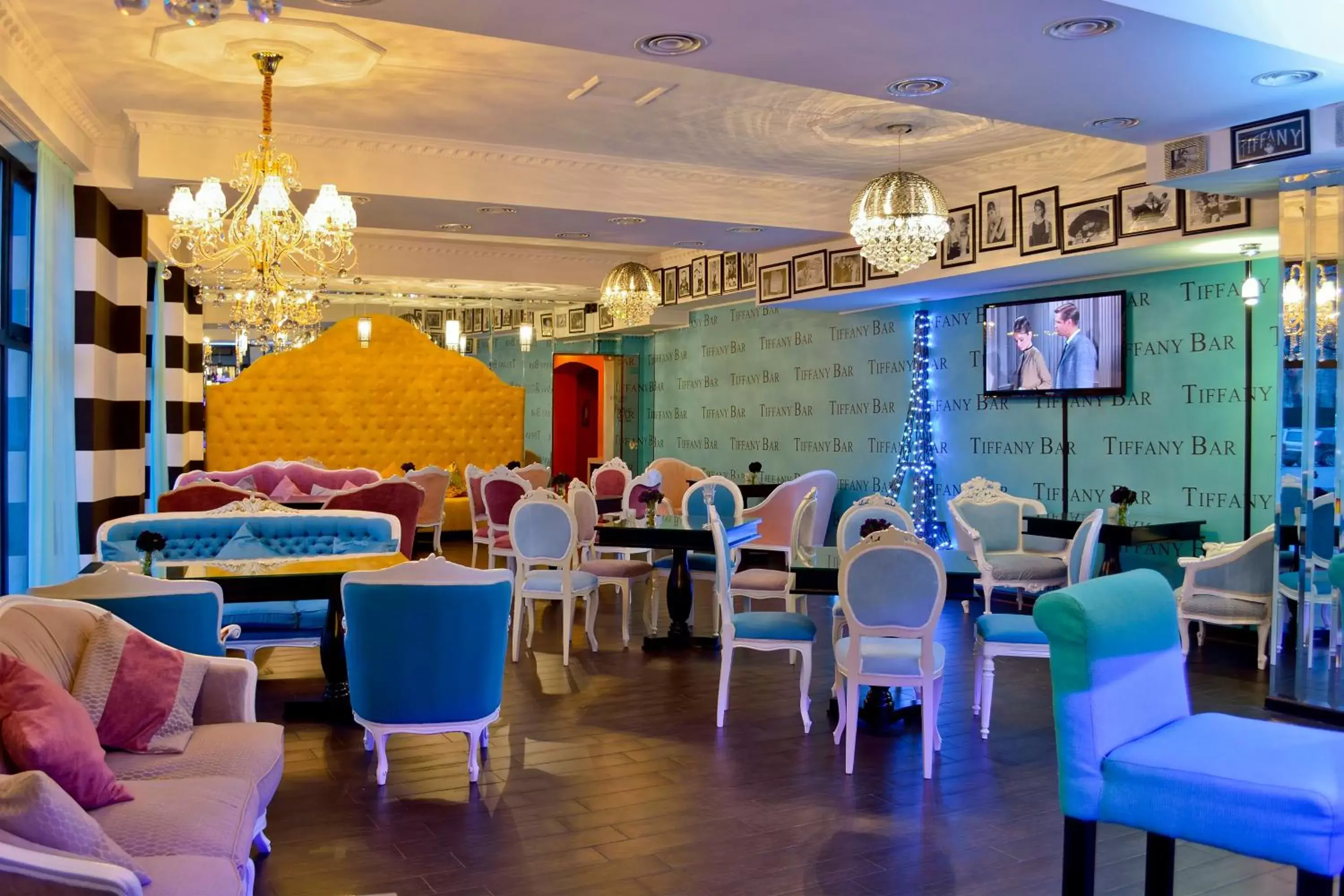 Lounge or bar in River Side Hotel Tbilisi