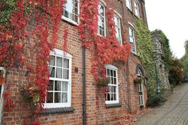 Facade/entrance, Property Building in Lyndon House