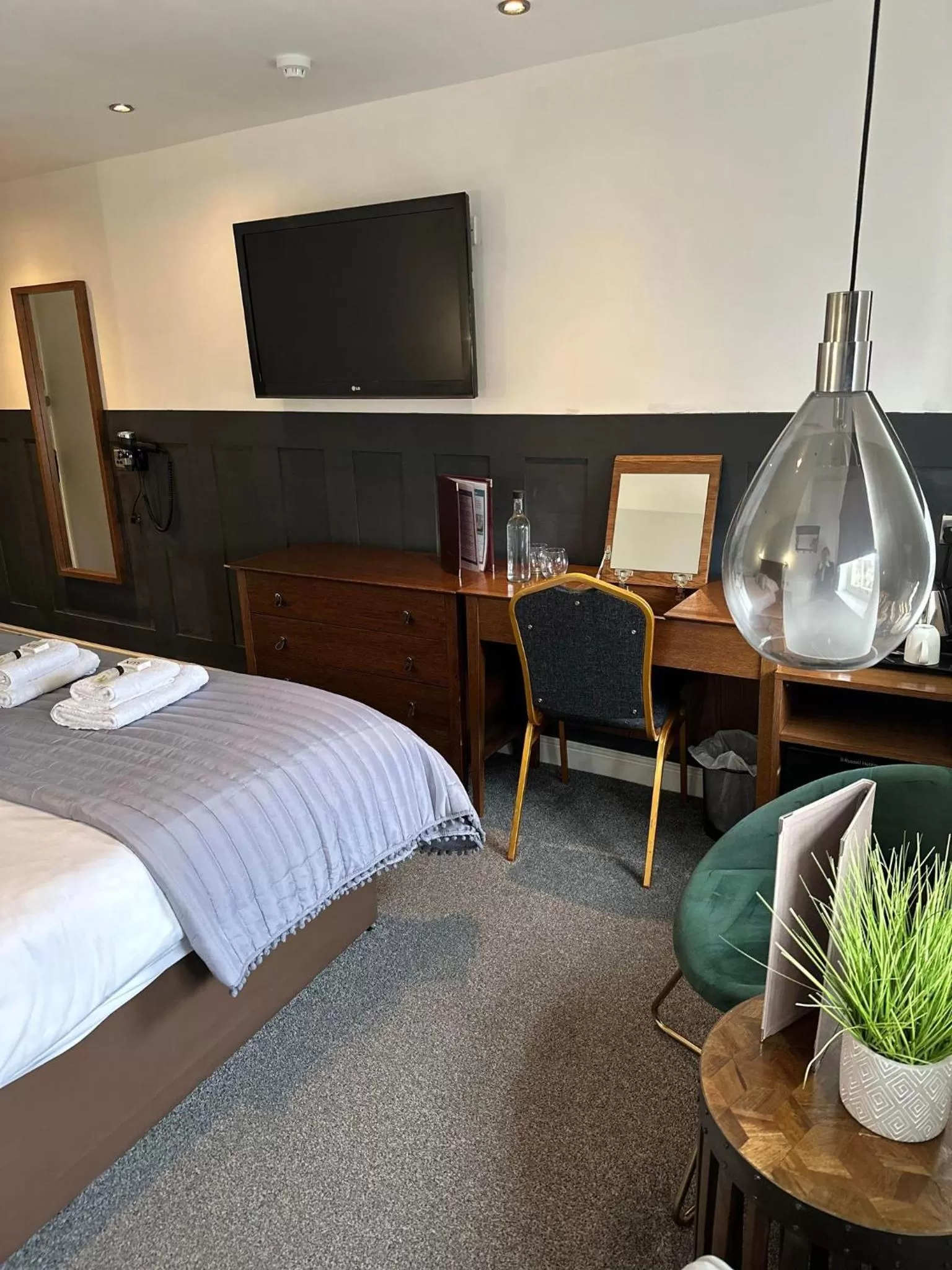 Bed in Nithsdale Hotel