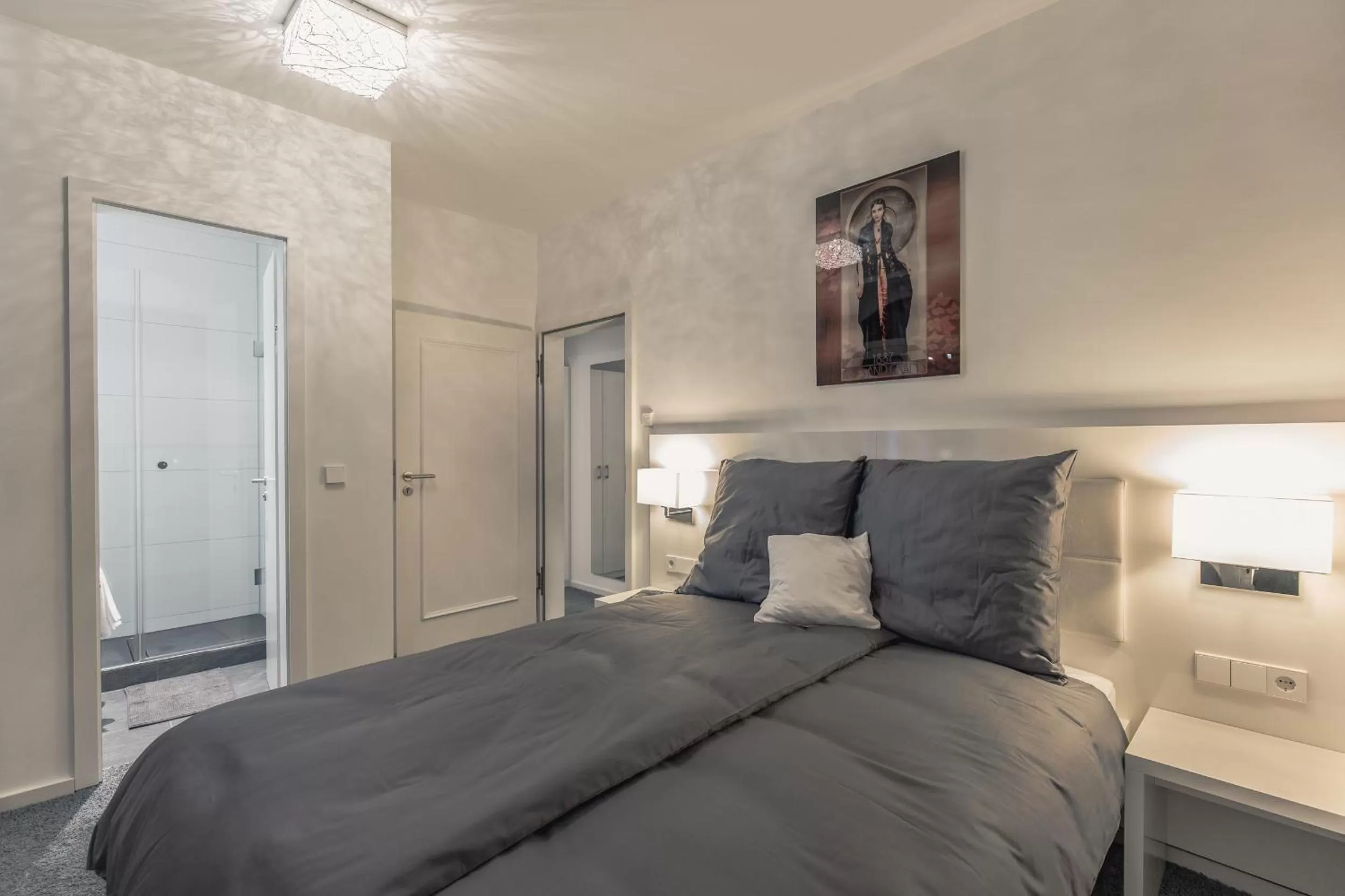 Photo of the whole room, Bed in Bahnlounge 1907