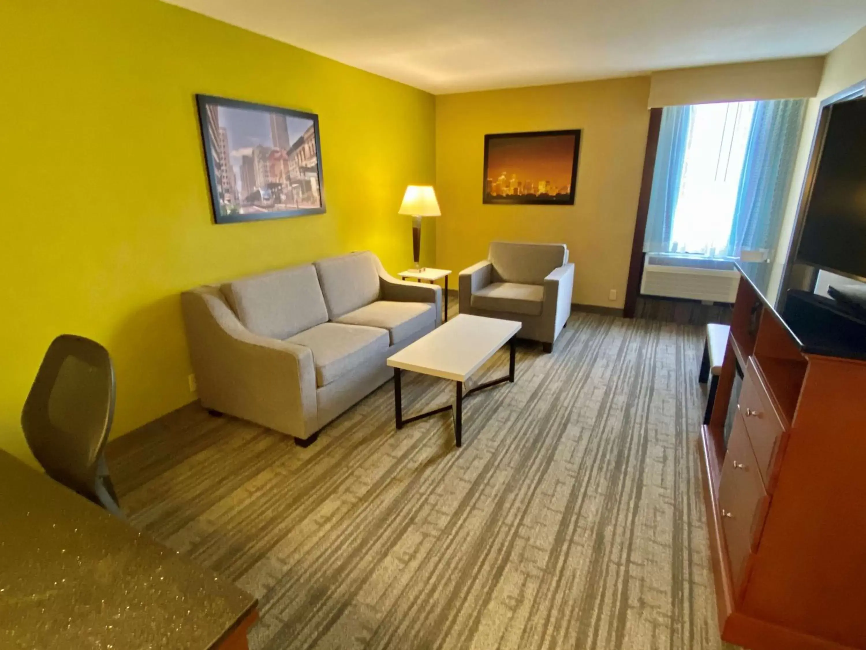 Photo of the whole room, Seating Area in Best Western Plus Houston Energy Corridor