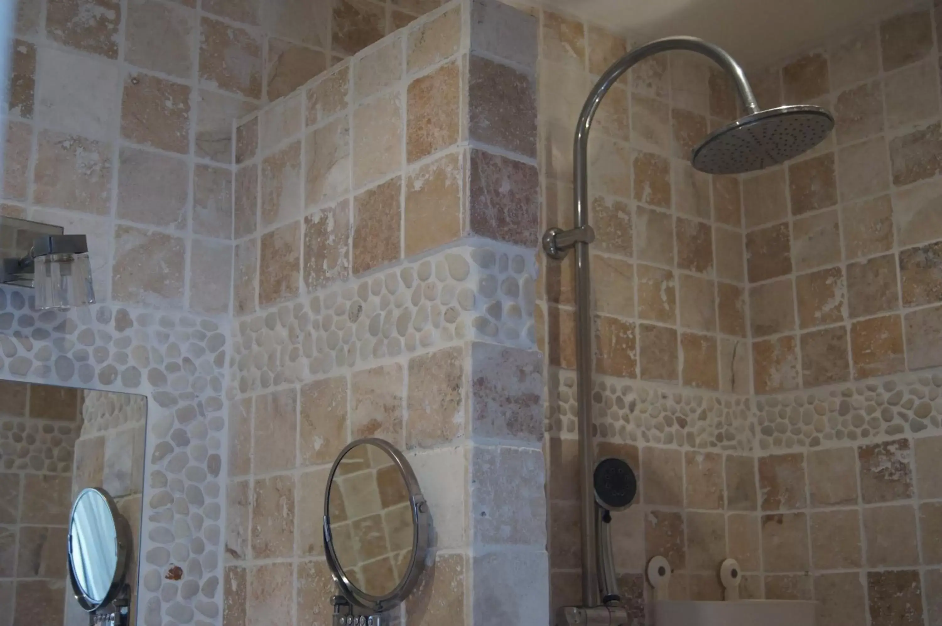 Bathroom in Hôtel La Muette